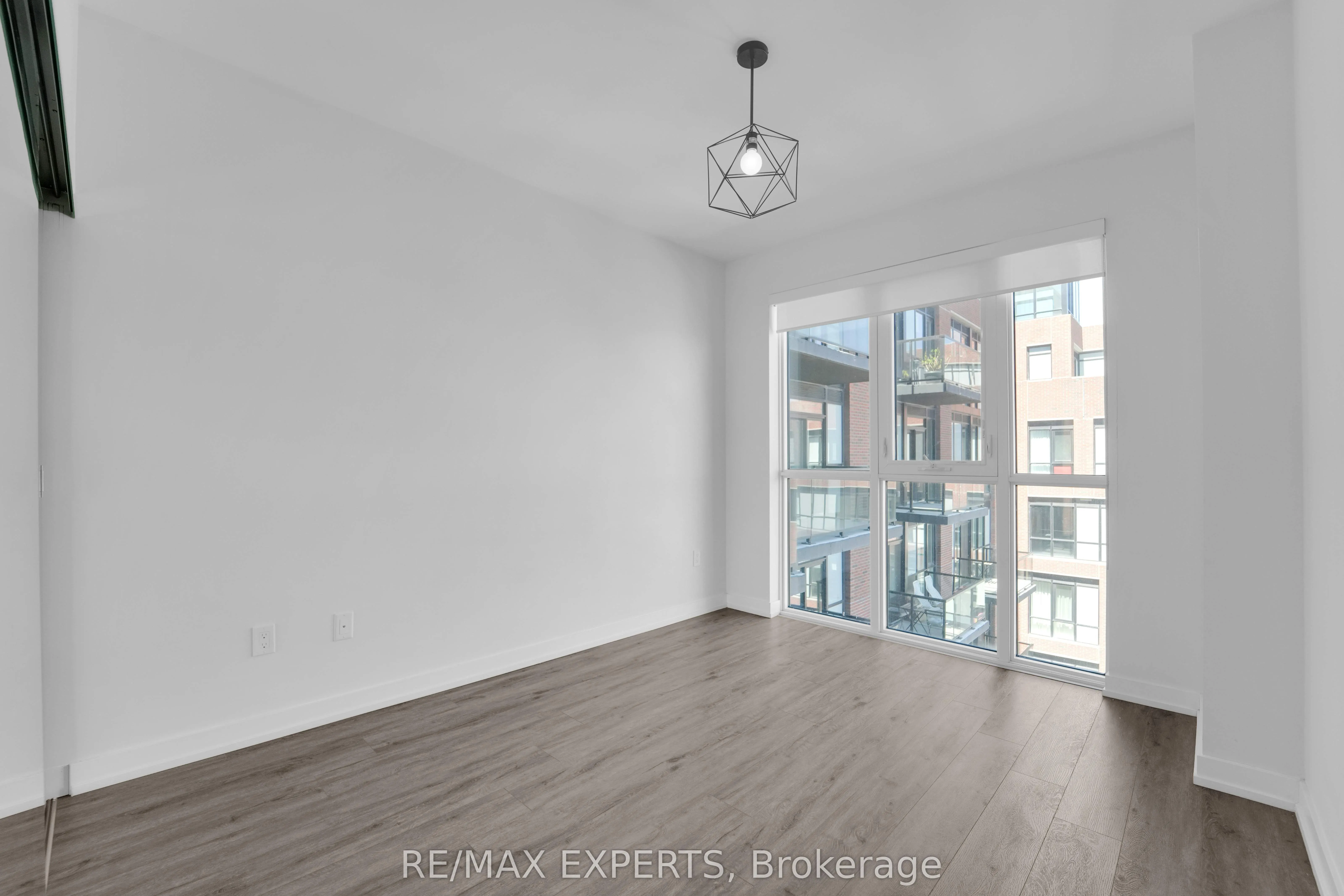2300 St Clair Avenue W, #811