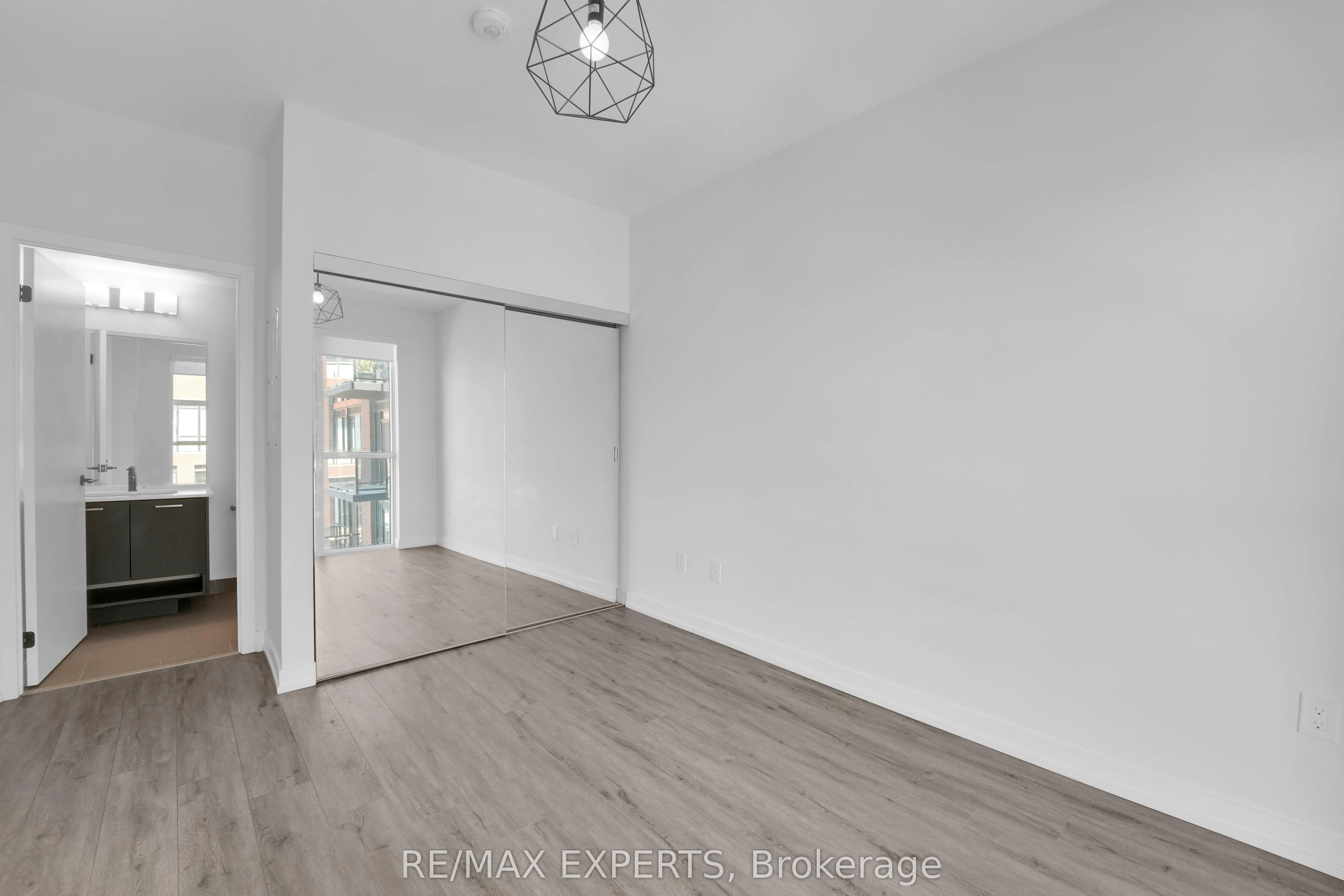 2300 St Clair Avenue W, #811