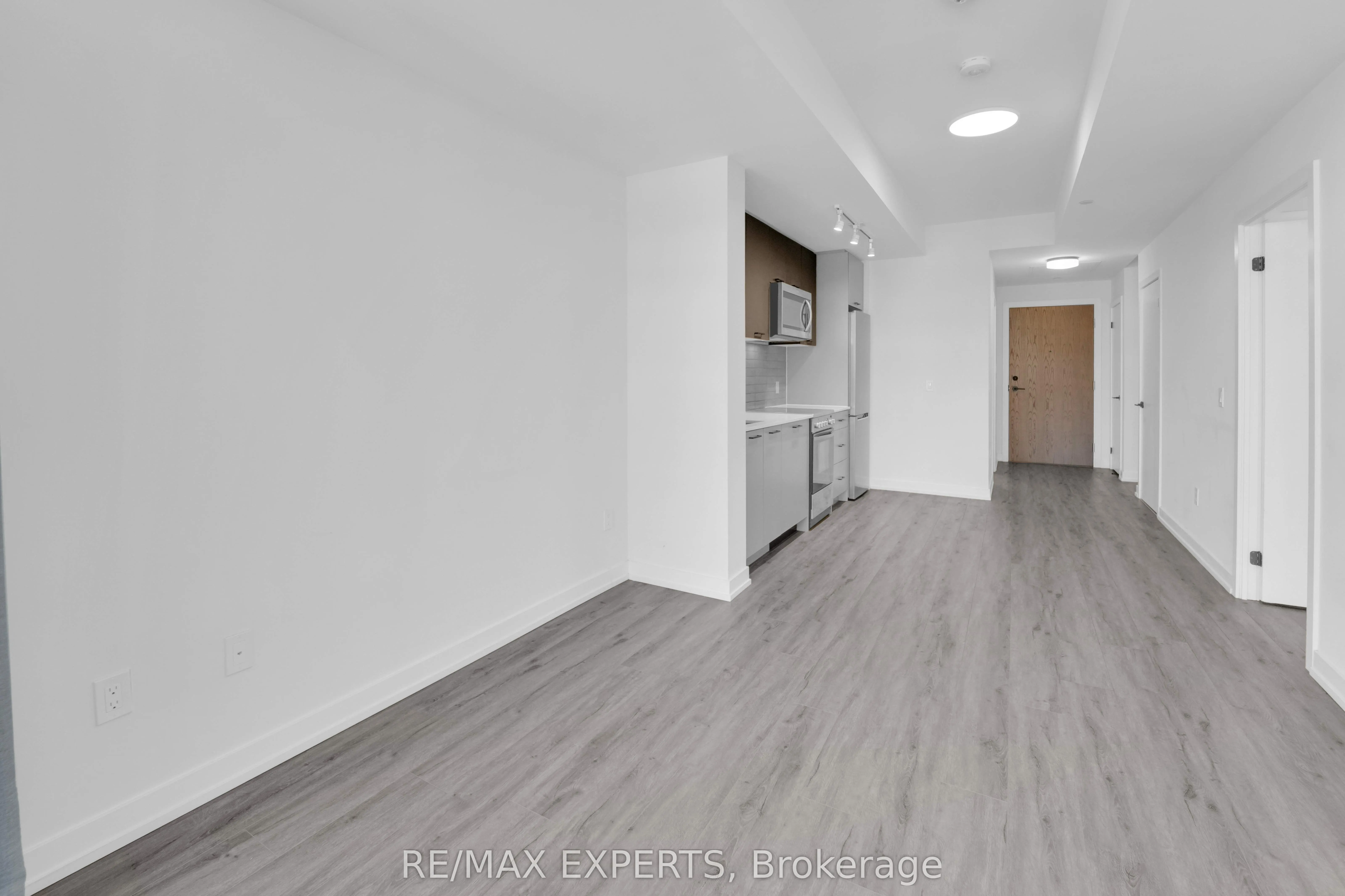 2300 St Clair Avenue W, #811