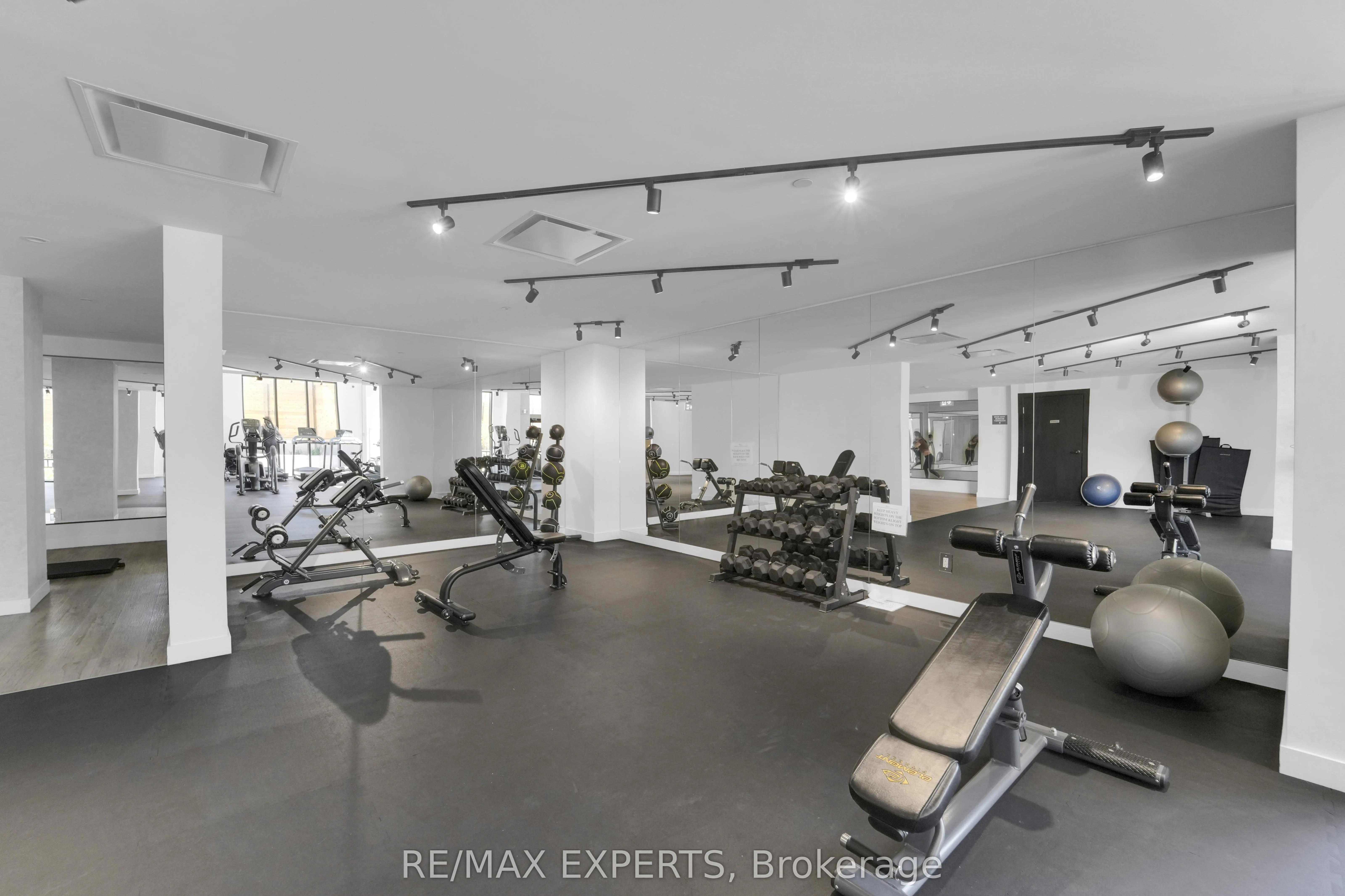 2300 St Clair Avenue W, #811