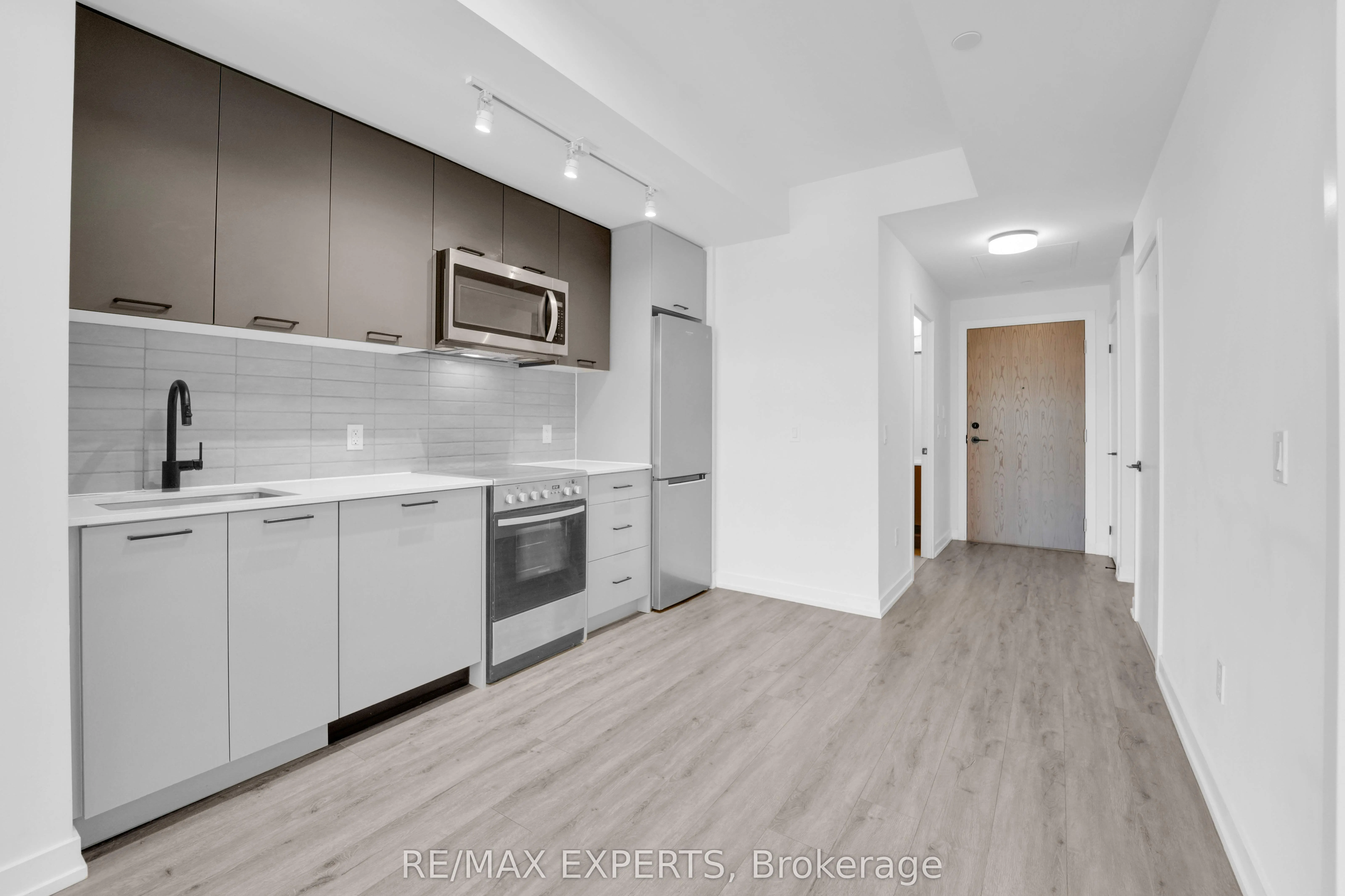 2300 St Clair Avenue W, #811