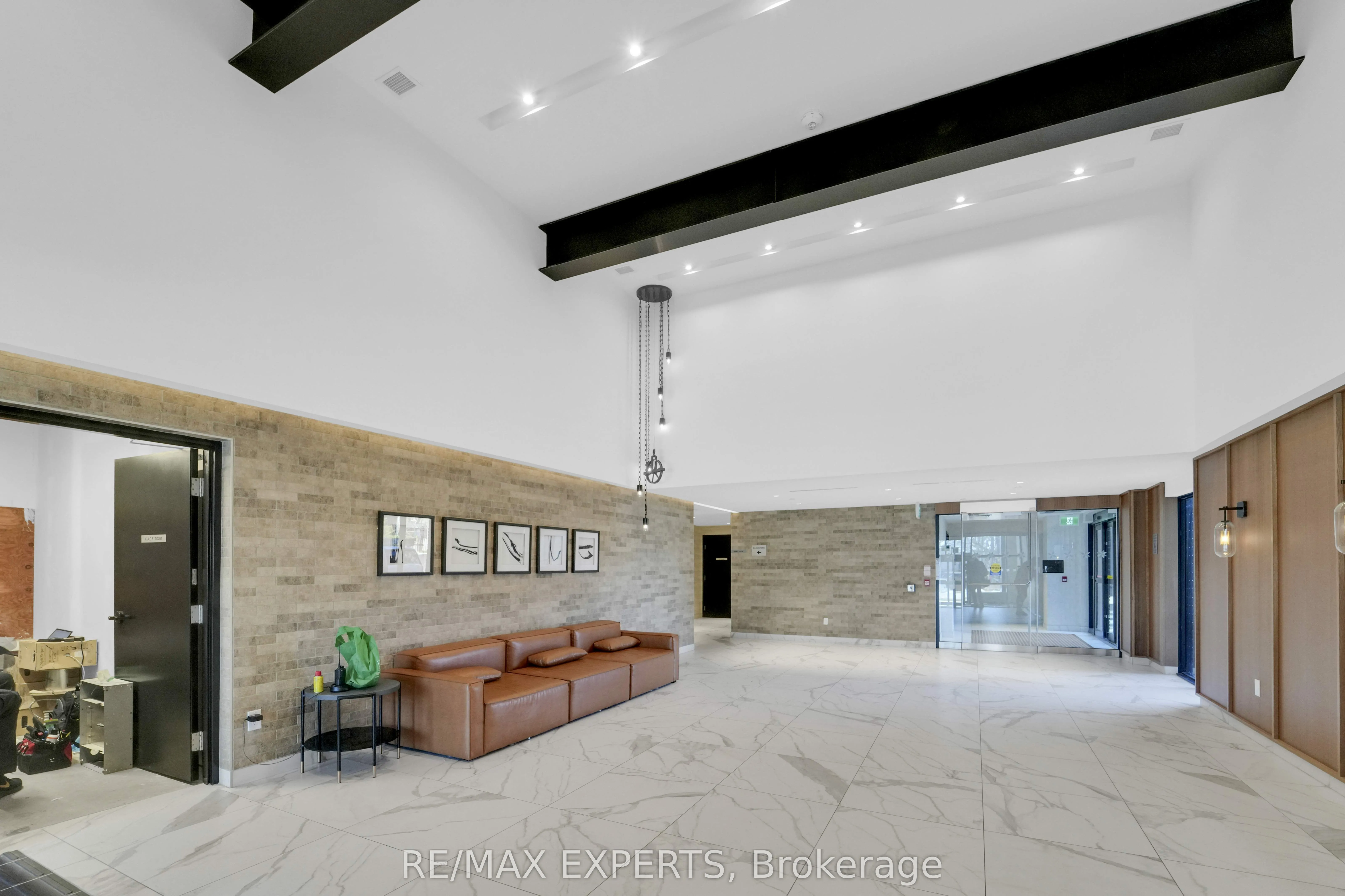 2300 St Clair Avenue W, #811