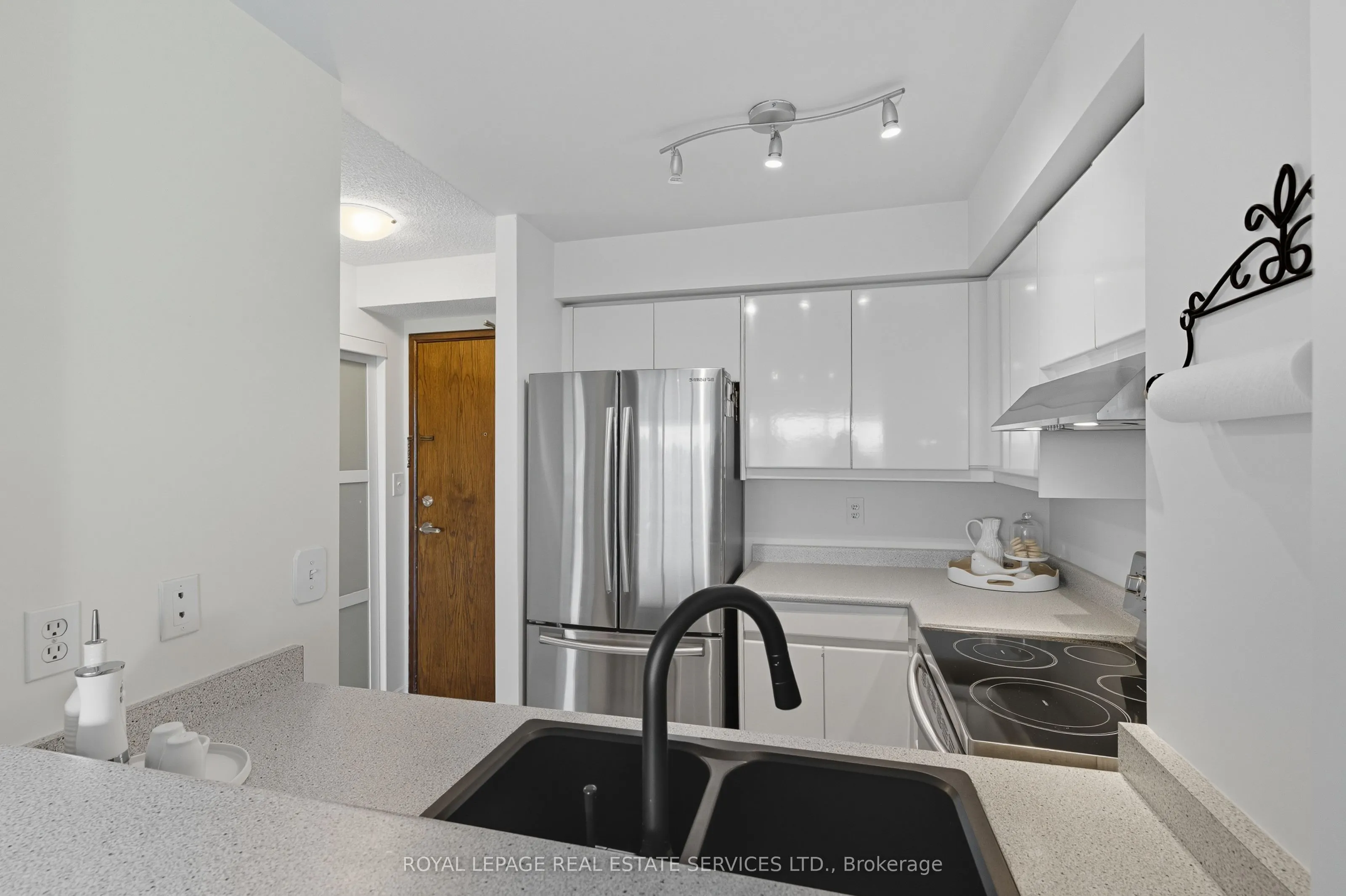 1276 Maple Crossing Boulevard, #614