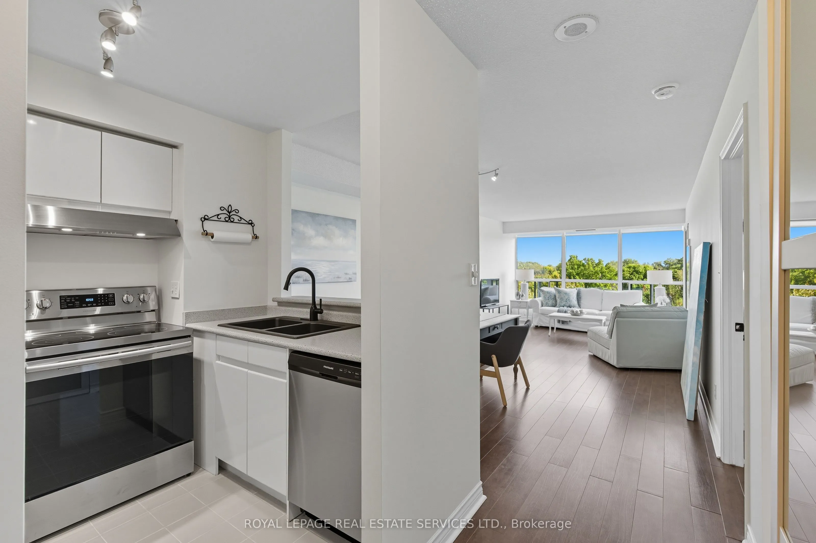 1276 Maple Crossing Boulevard, #614
