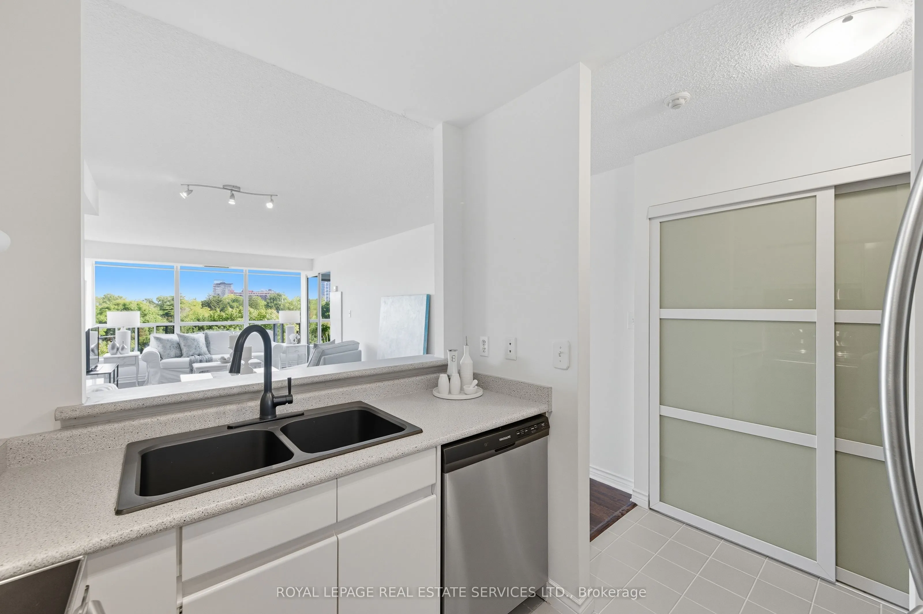 1276 Maple Crossing Boulevard, #614