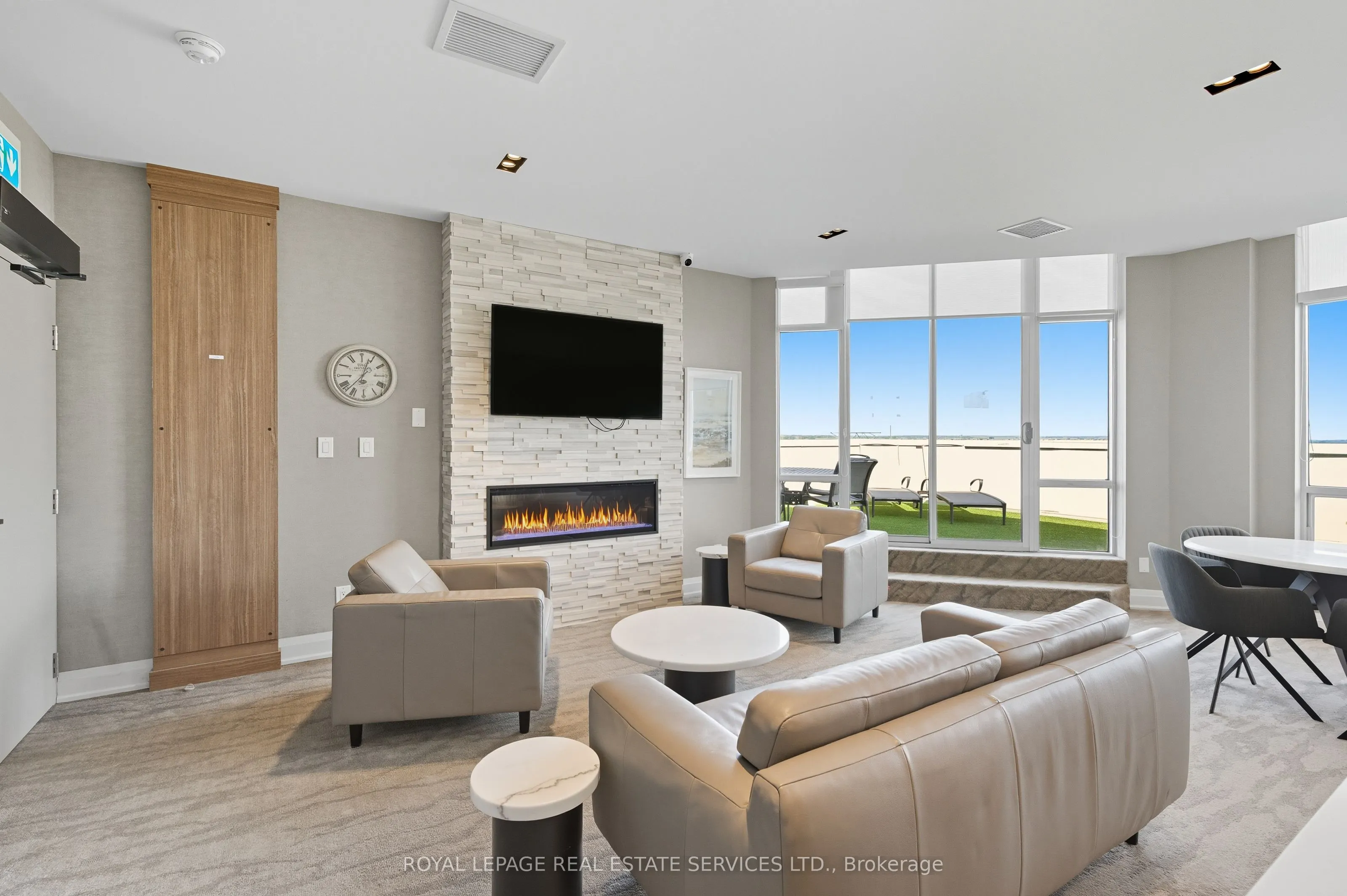 1276 Maple Crossing Boulevard, #614