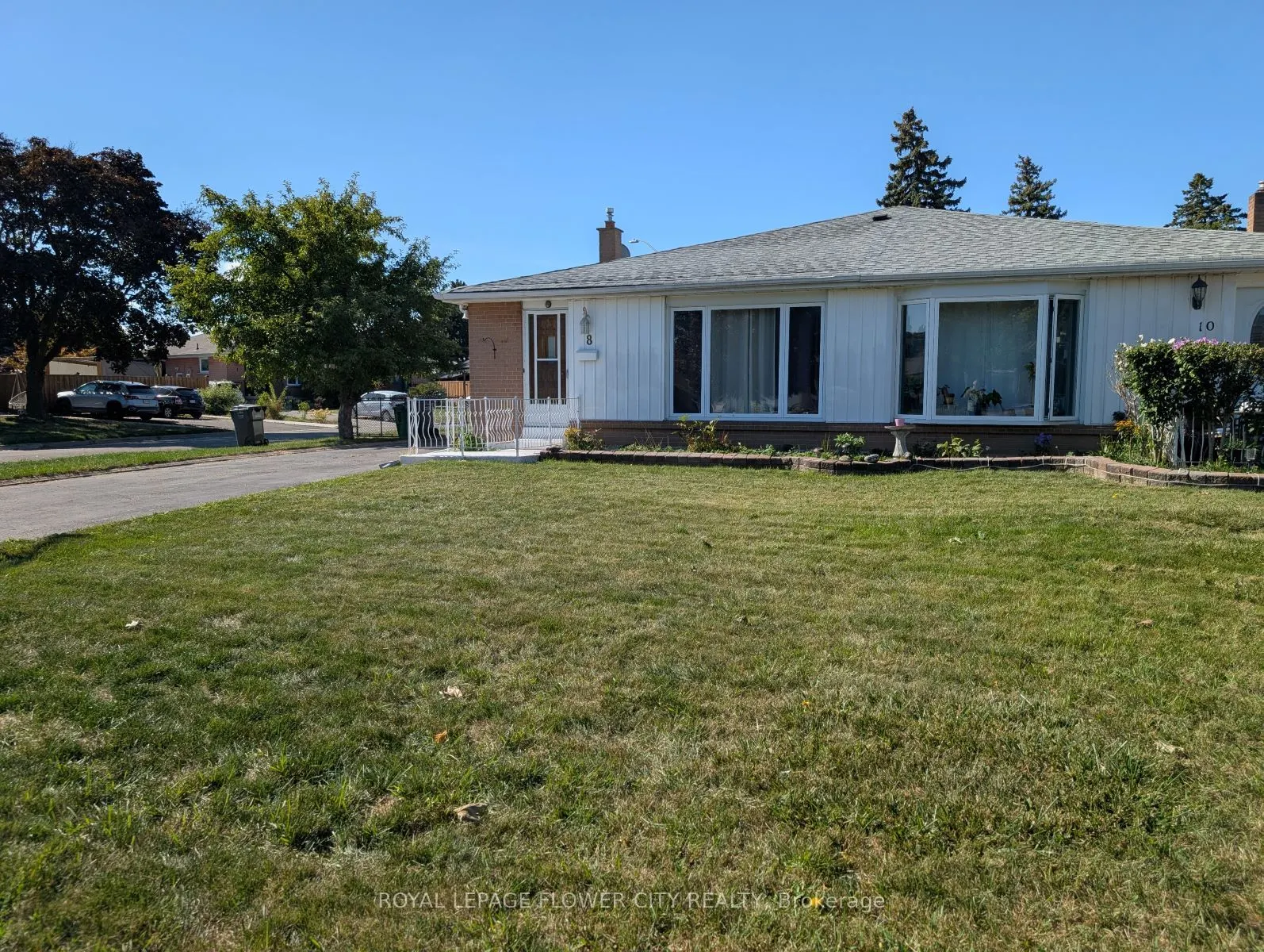 8 Athlone Avenue