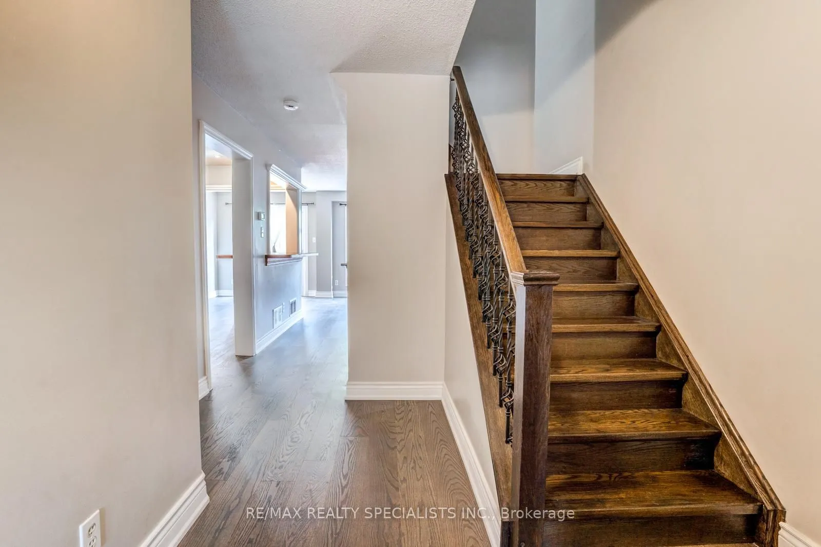 1039 Cedarglen Gate, #28