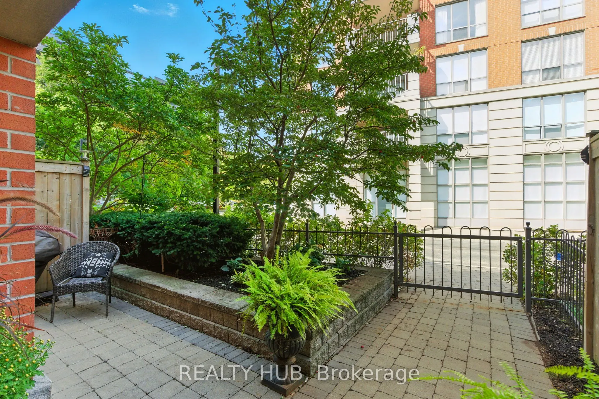 442 MAPLE Avenue, #7