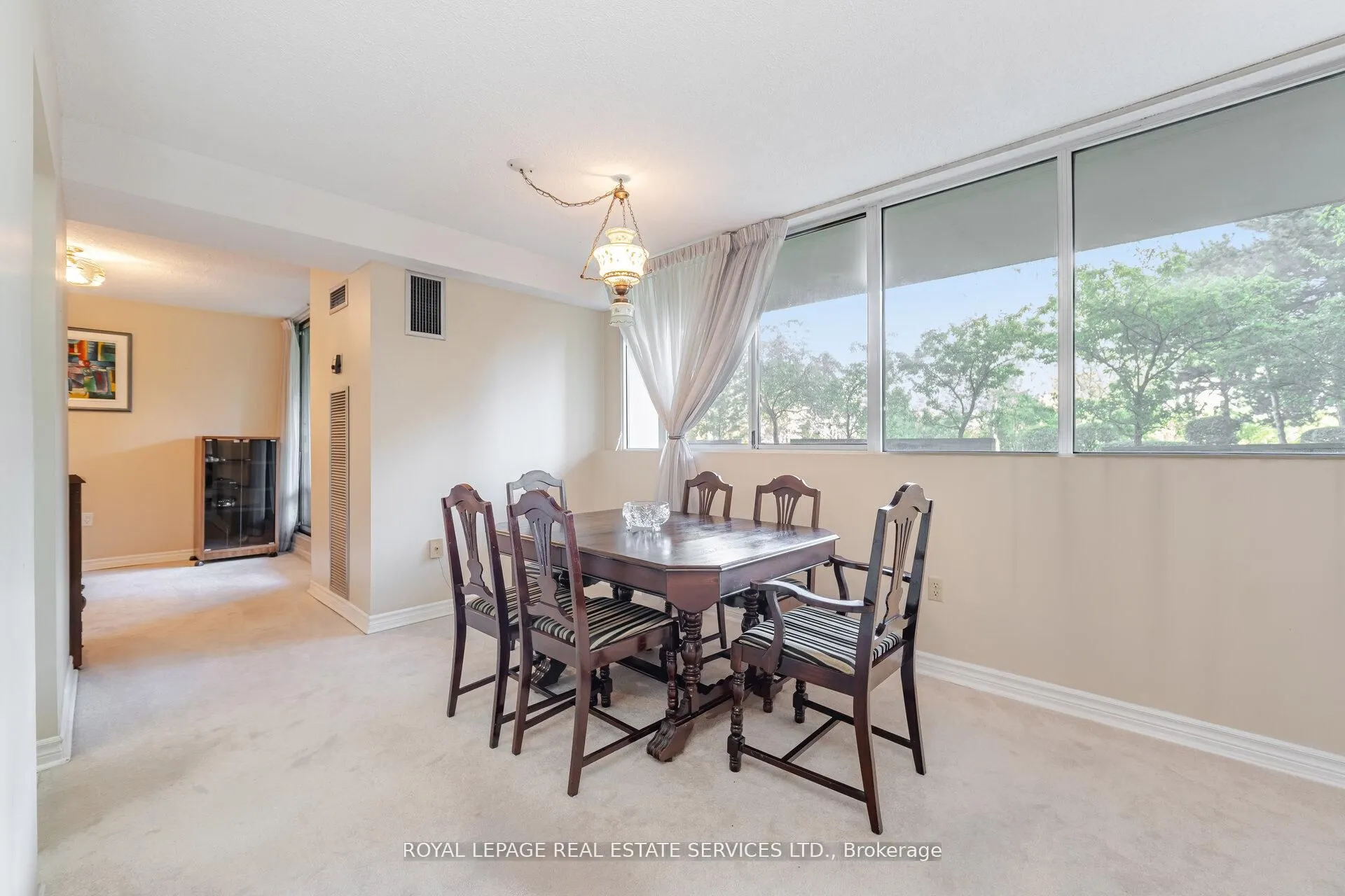 3950 Kaneff Crescent, #102