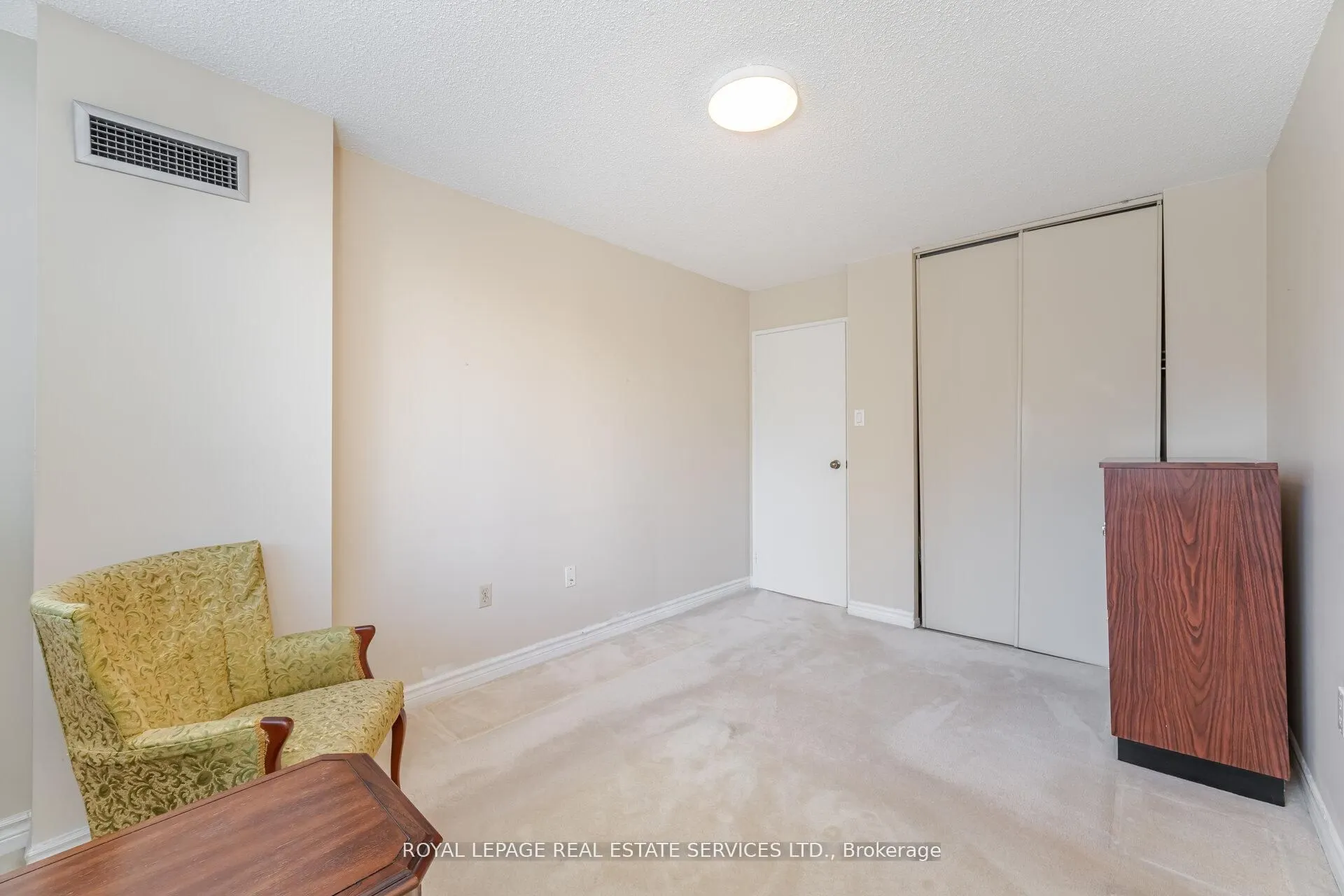 3950 Kaneff Crescent, #102
