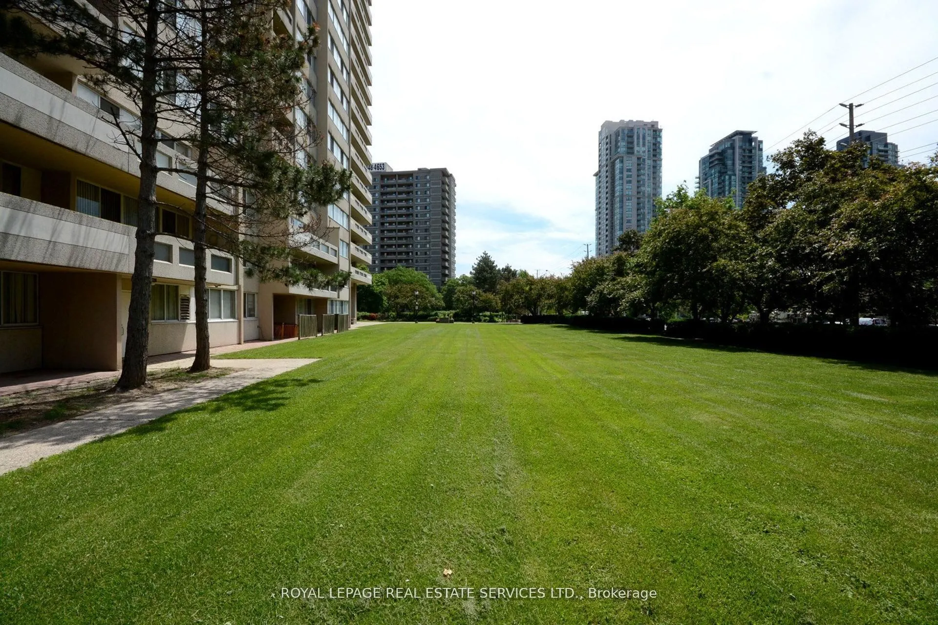 3950 Kaneff Crescent, #102