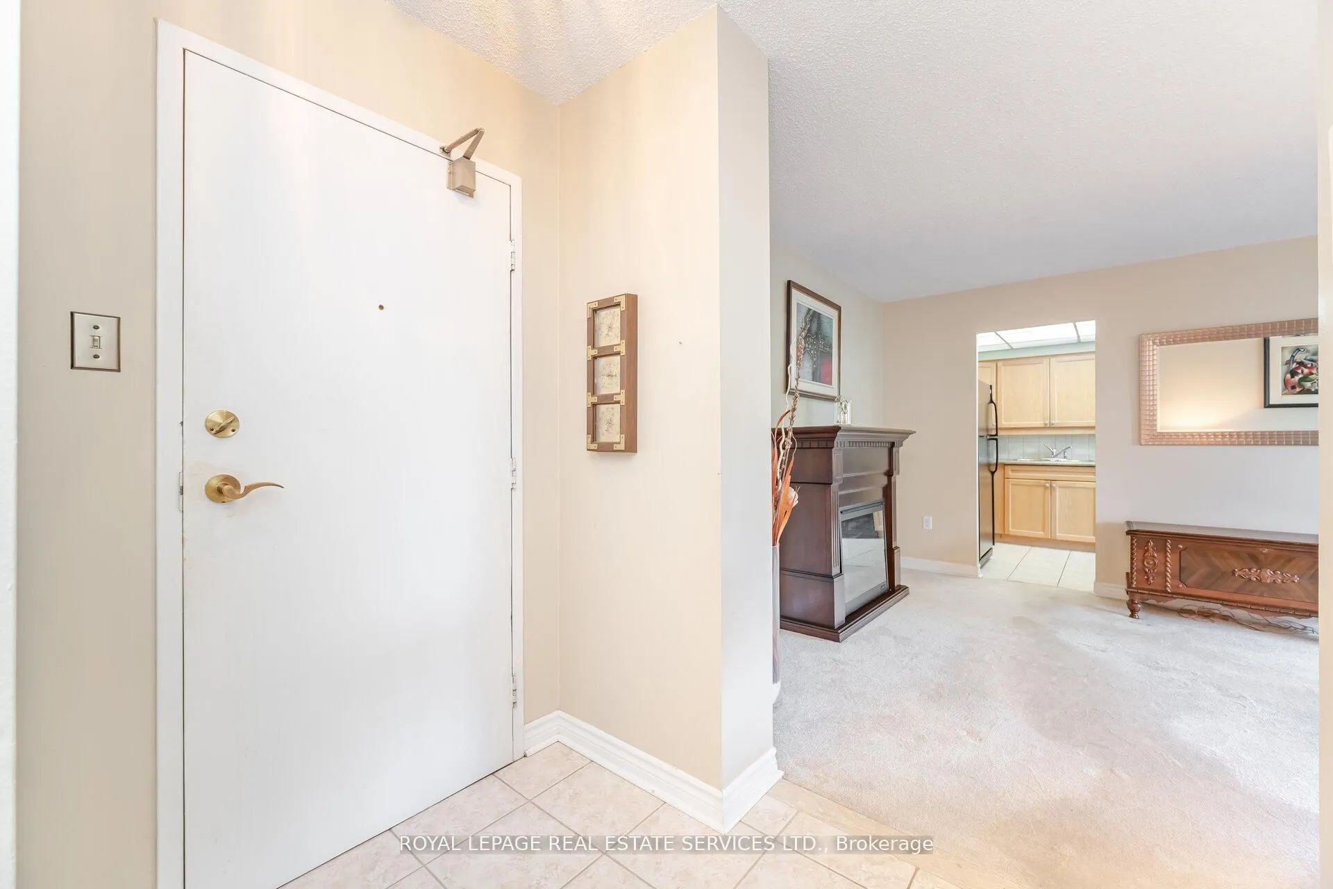 3950 Kaneff Crescent, #102