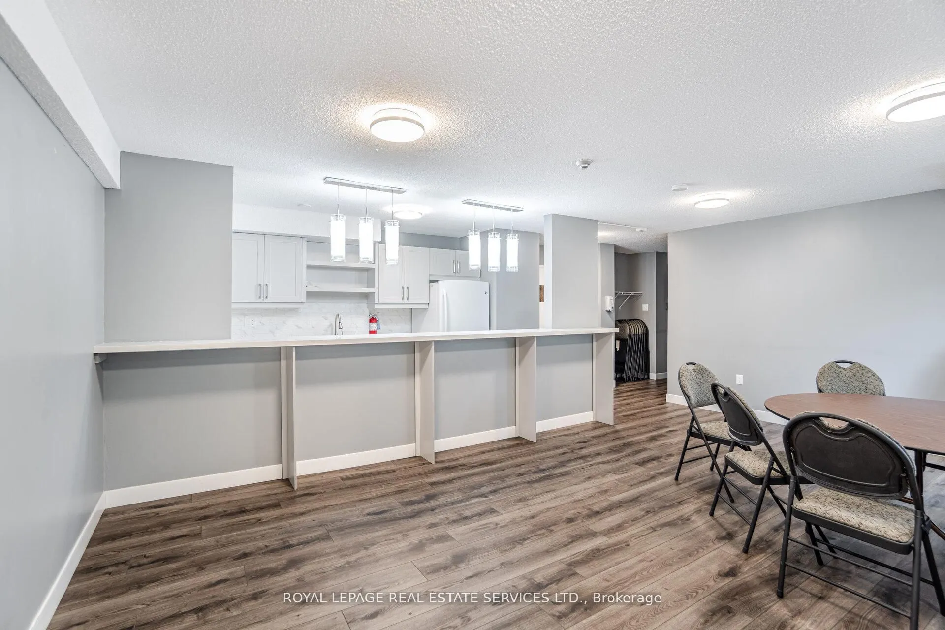3950 Kaneff Crescent, #102