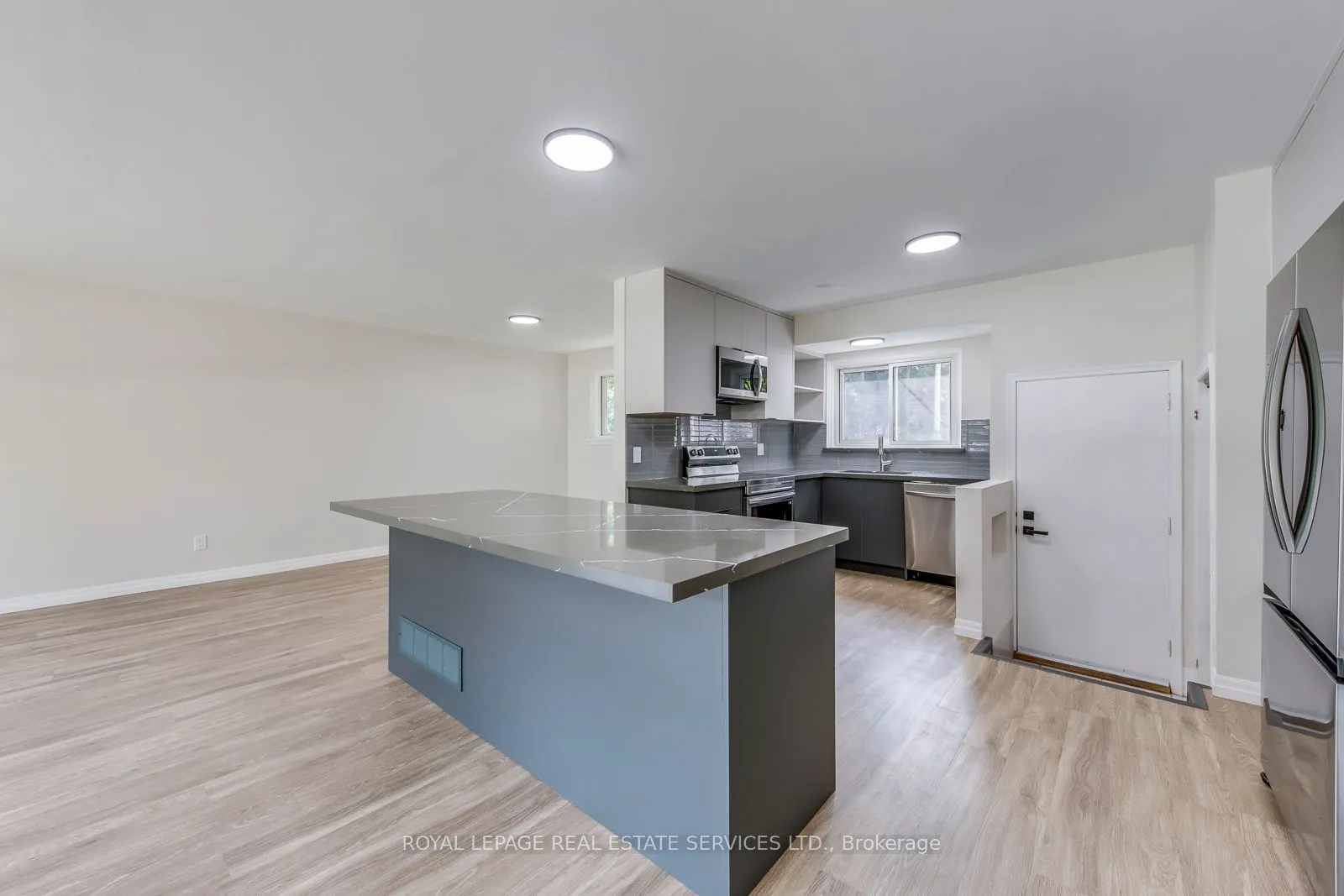 1311 Elgin Crescent
