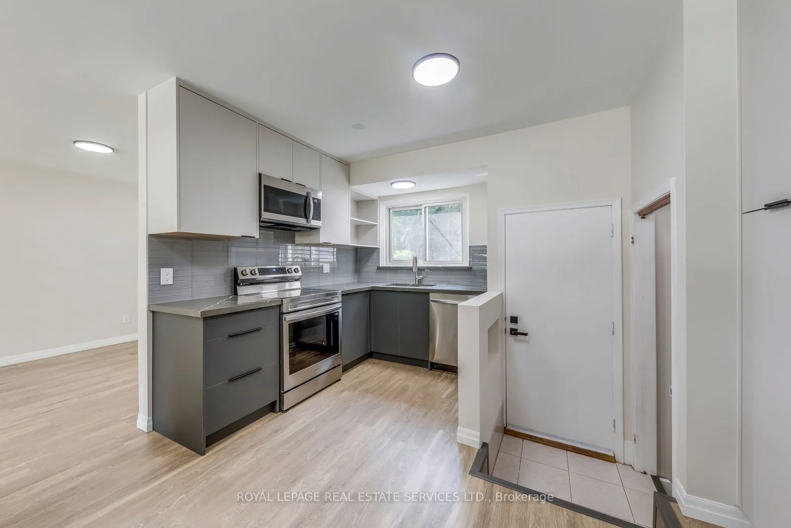 1311 Elgin Crescent