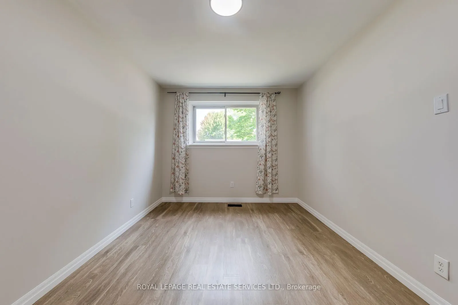 1311 Elgin Crescent