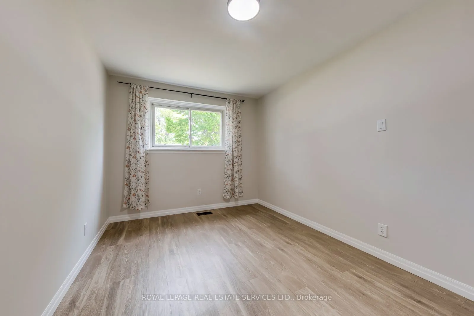 1311 Elgin Crescent