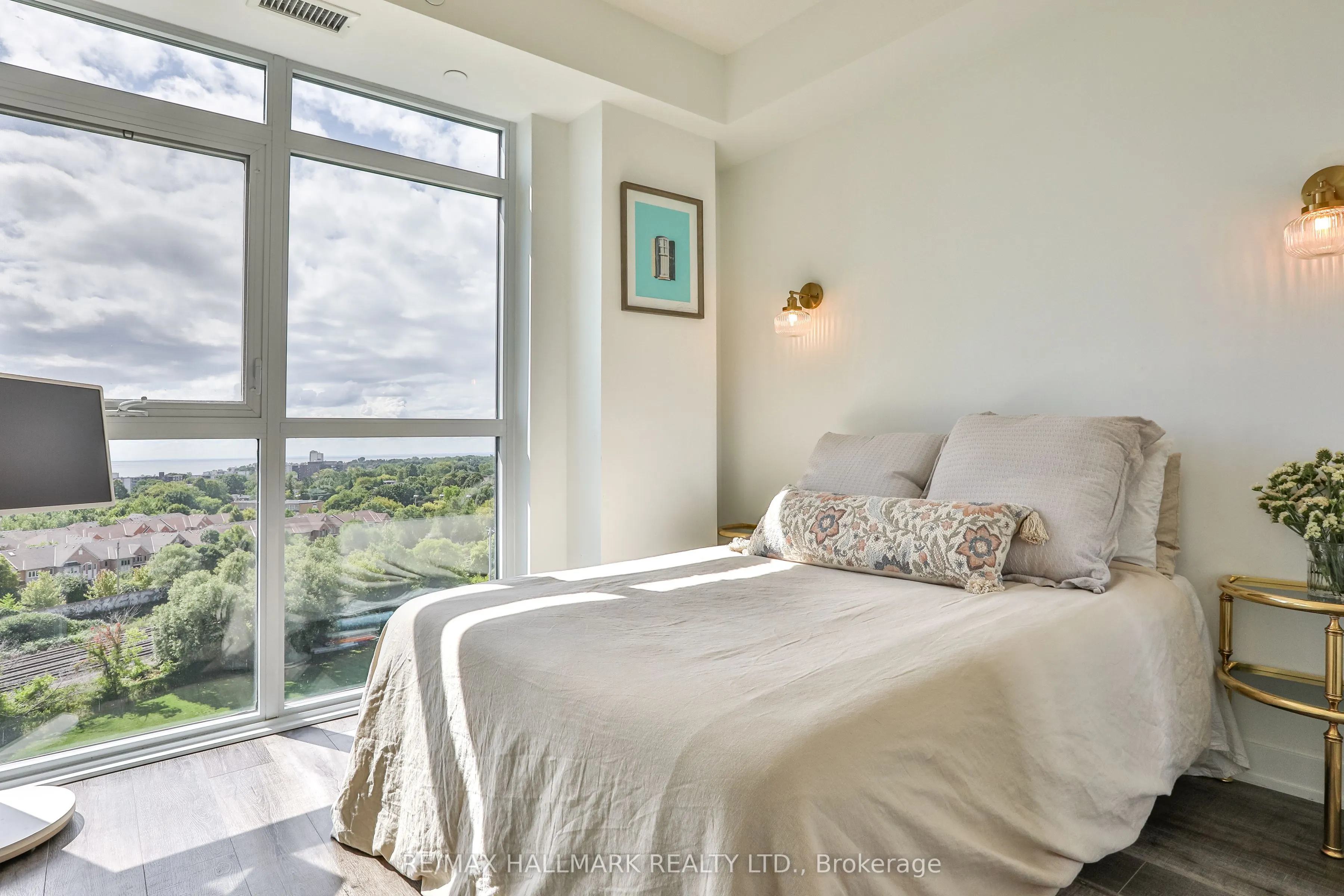251 Manitoba Street, #1016