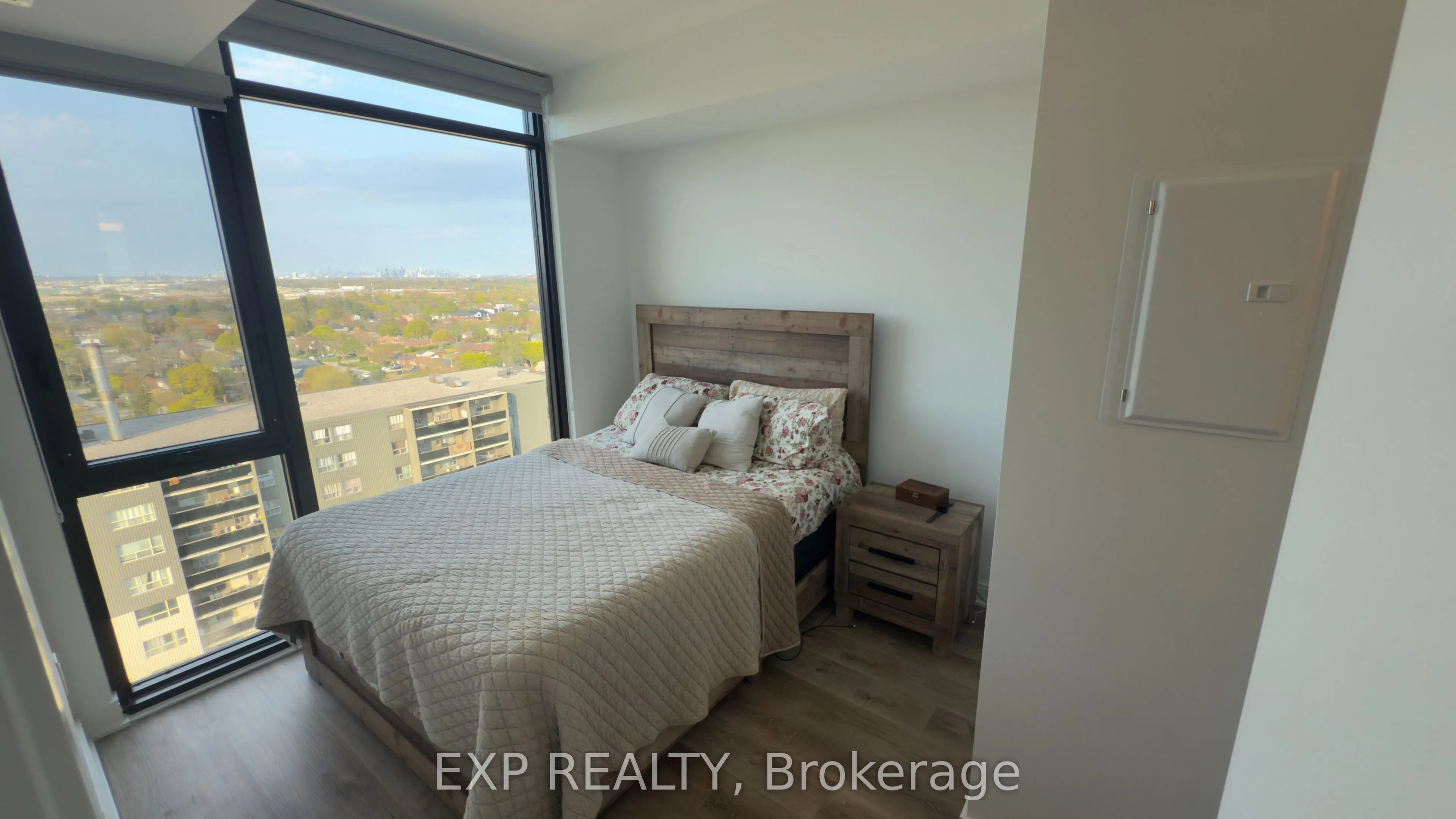 86 Dundas Street E, #1508