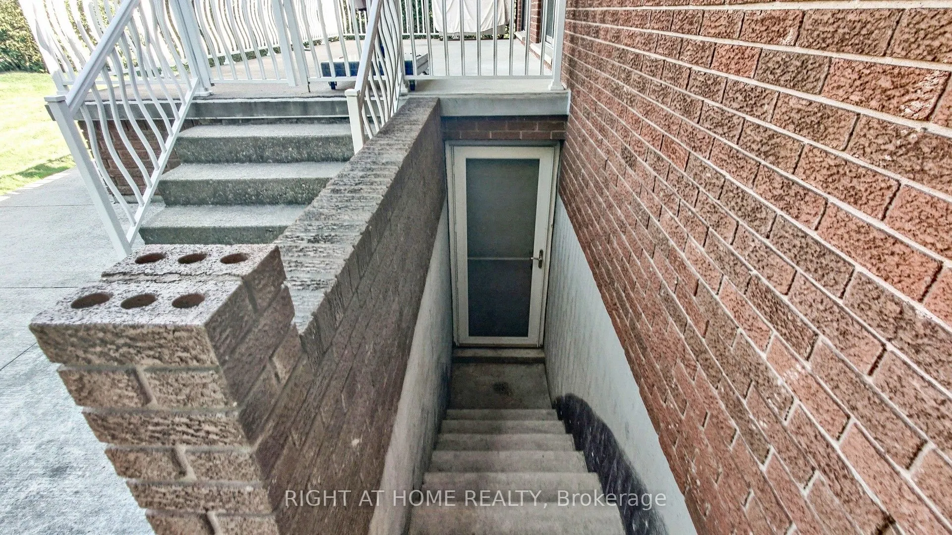 71 Fairview Road W