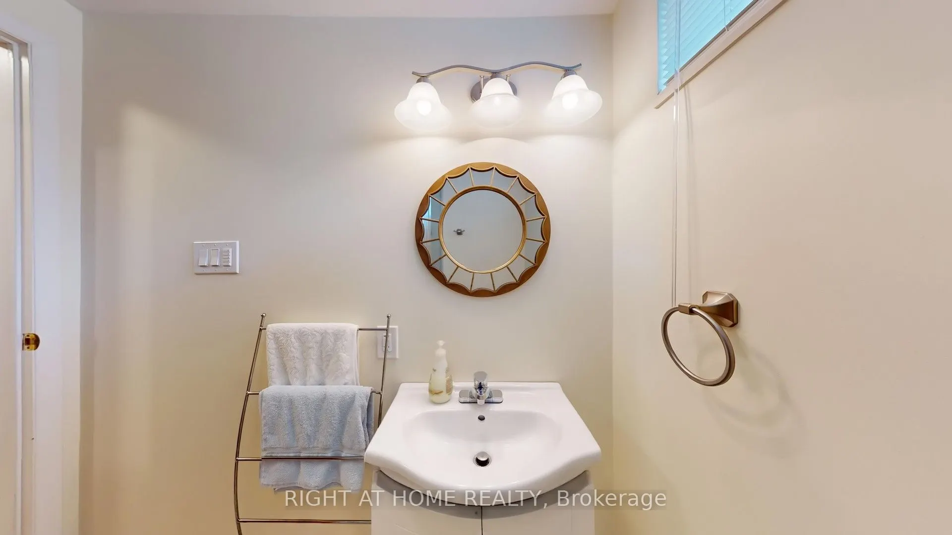 71 Fairview Road W