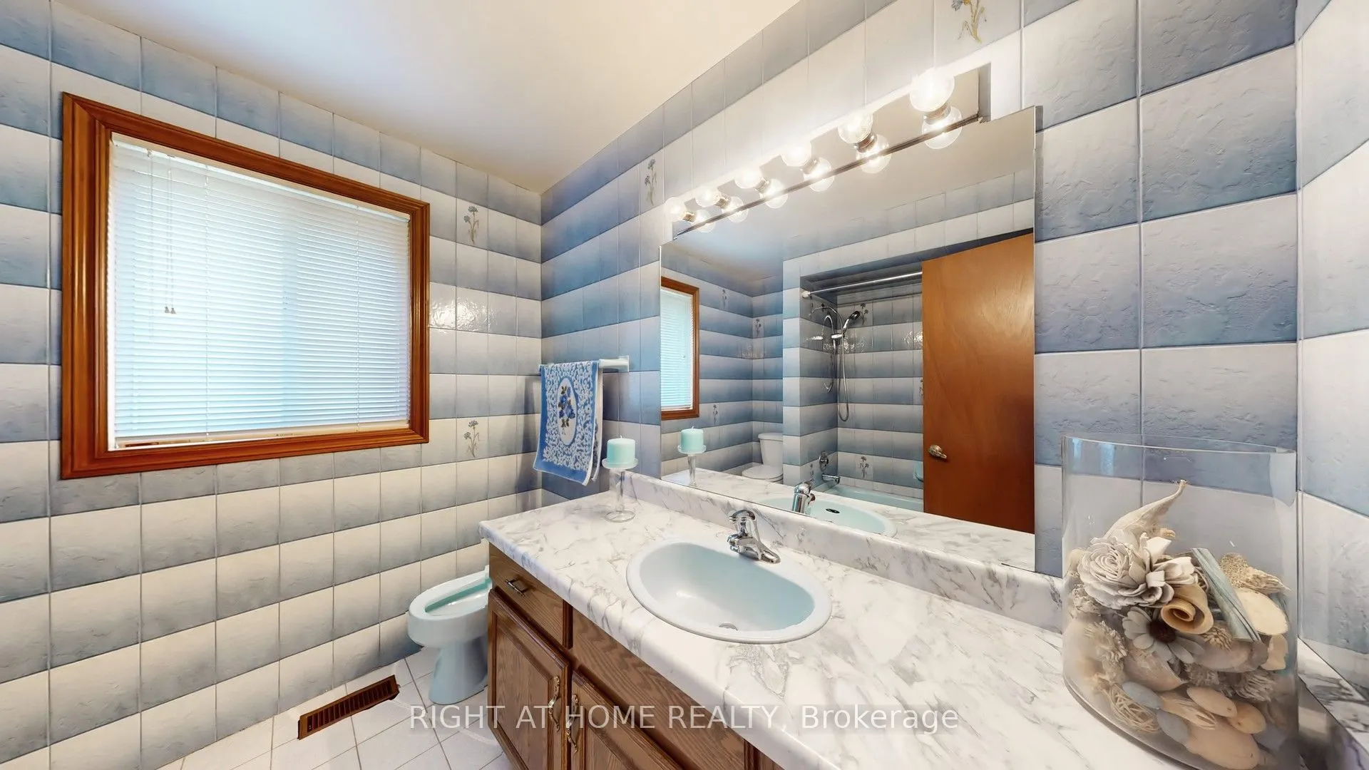 71 Fairview Road W