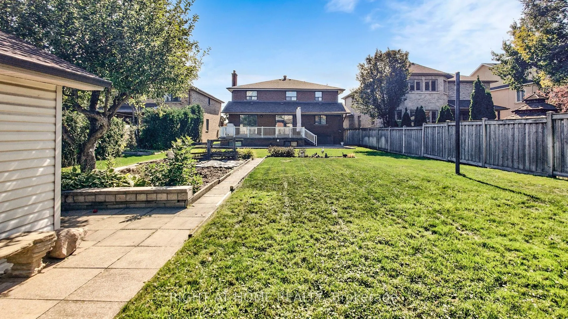 71 Fairview Road W