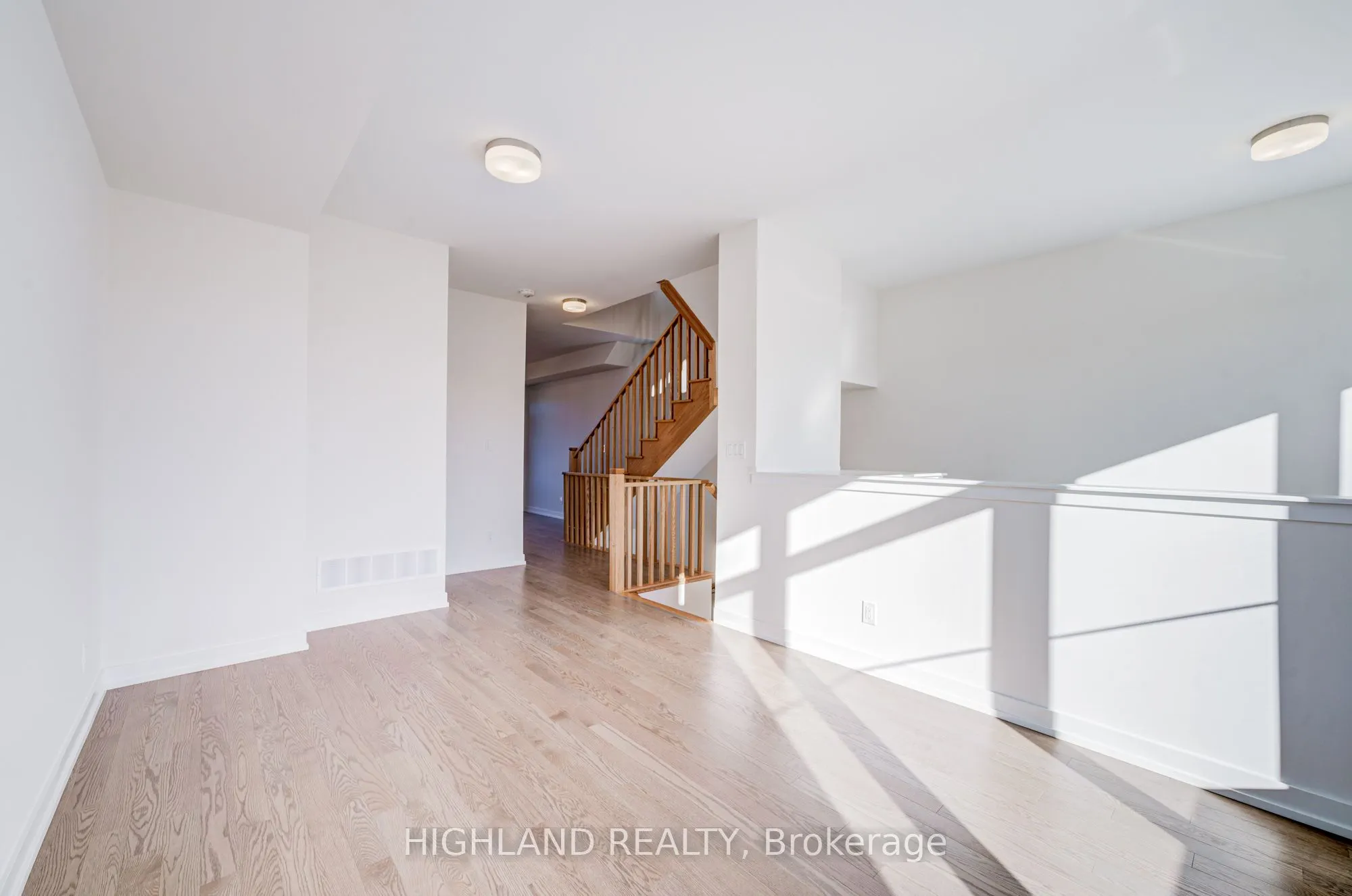 1174 Dartmouth Crescent