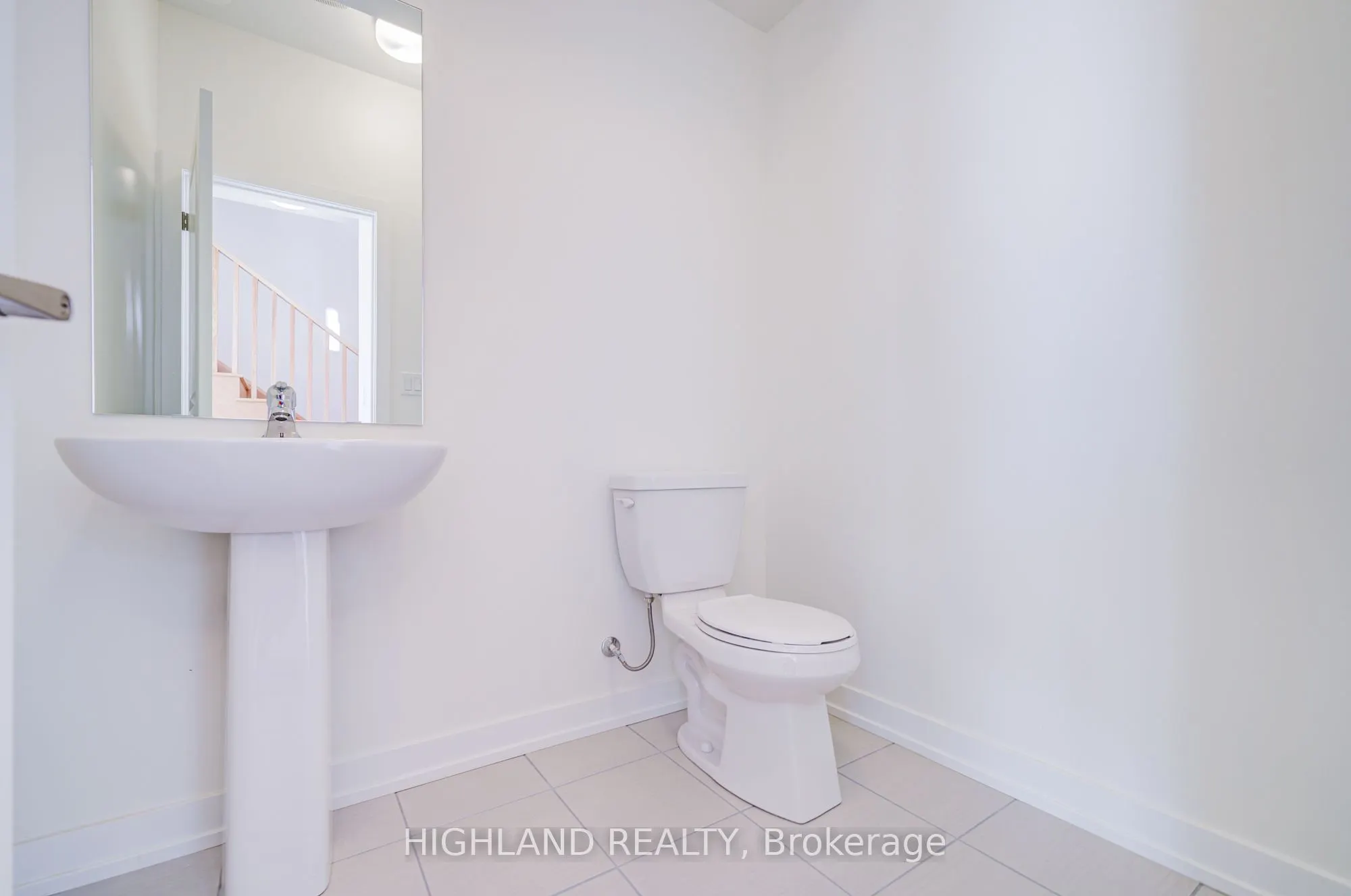 1174 Dartmouth Crescent