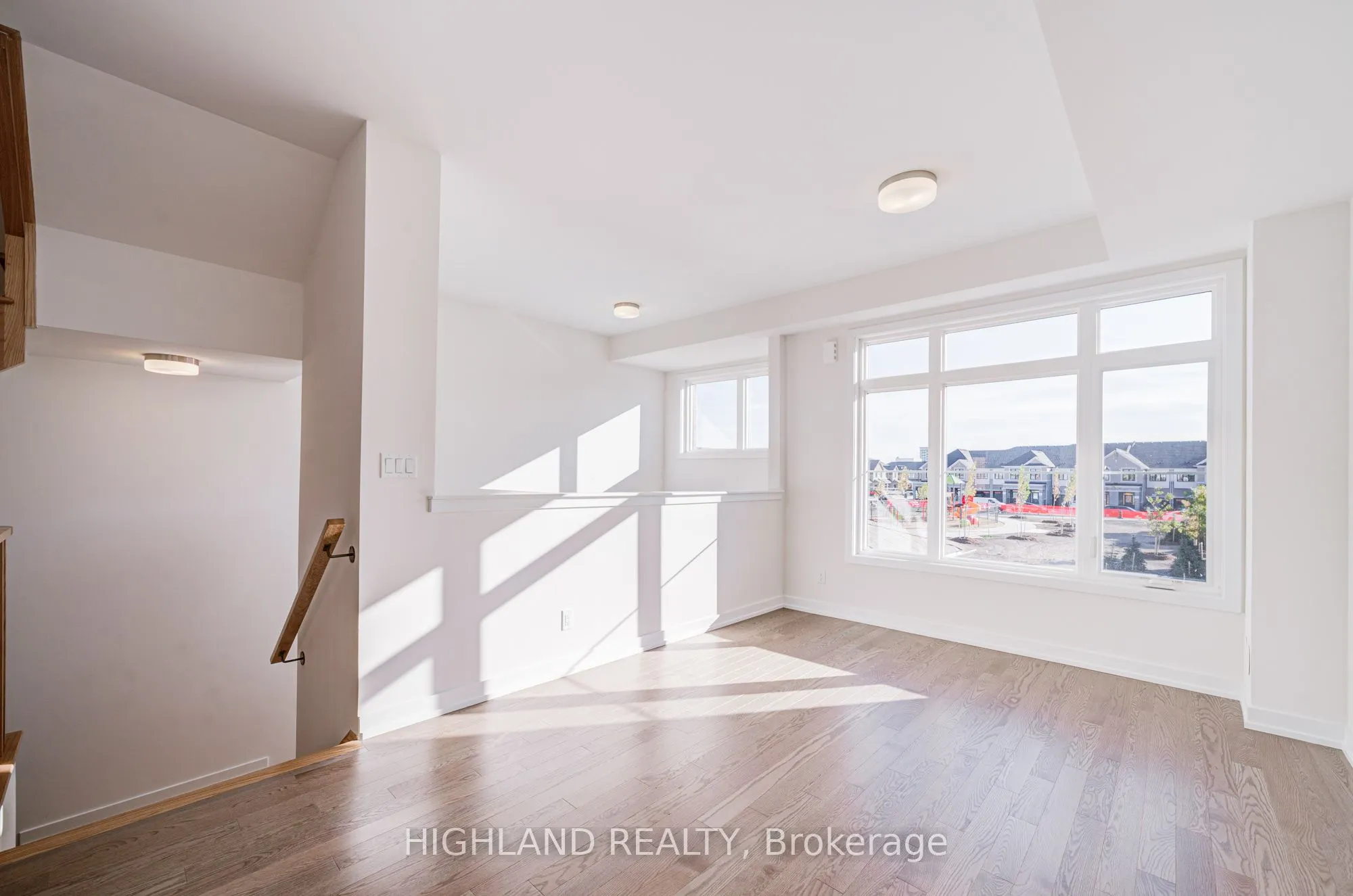 1174 Dartmouth Crescent