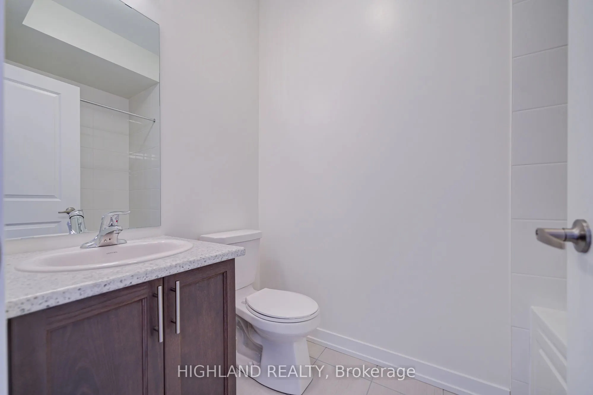 1174 Dartmouth Crescent