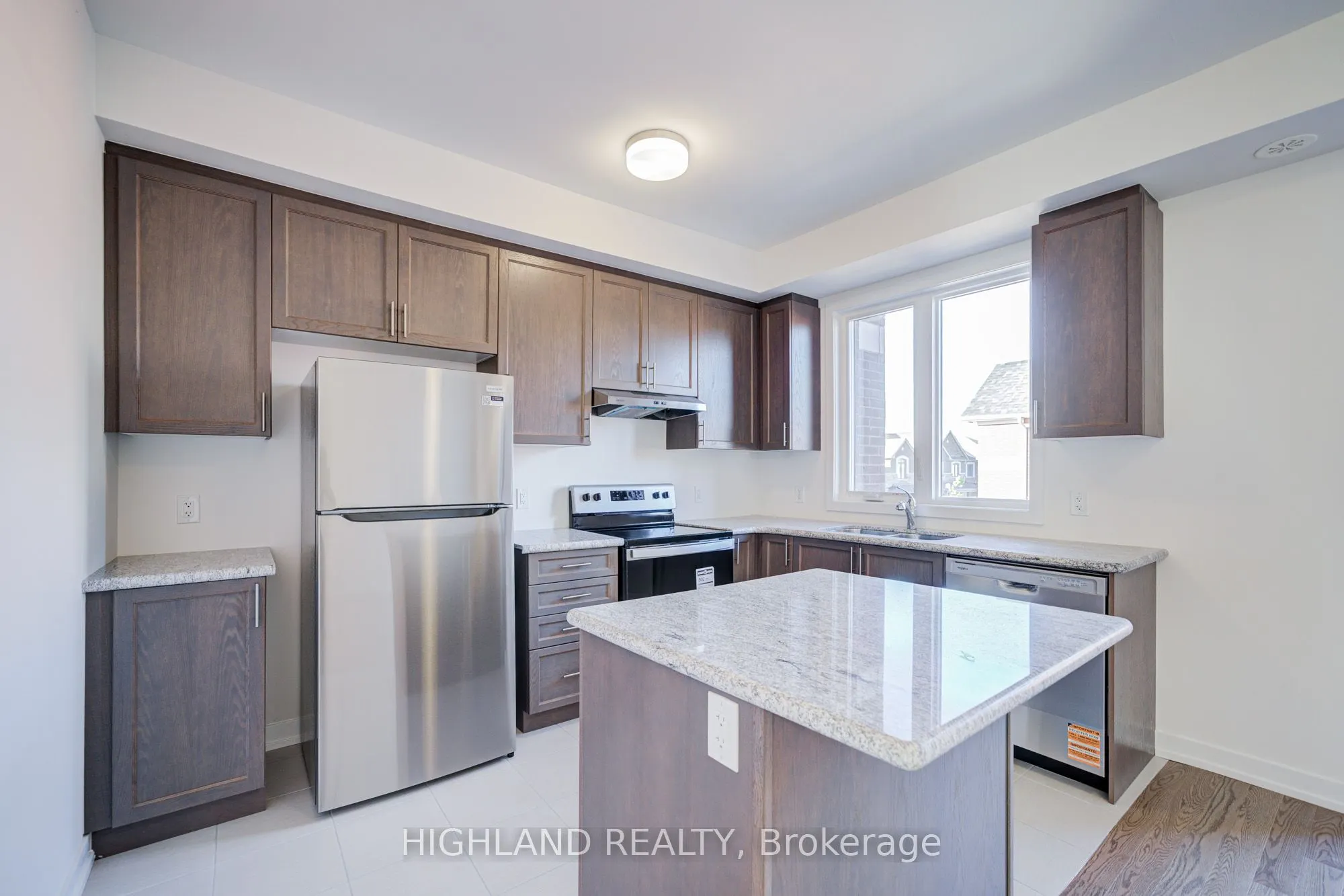 1174 Dartmouth Crescent
