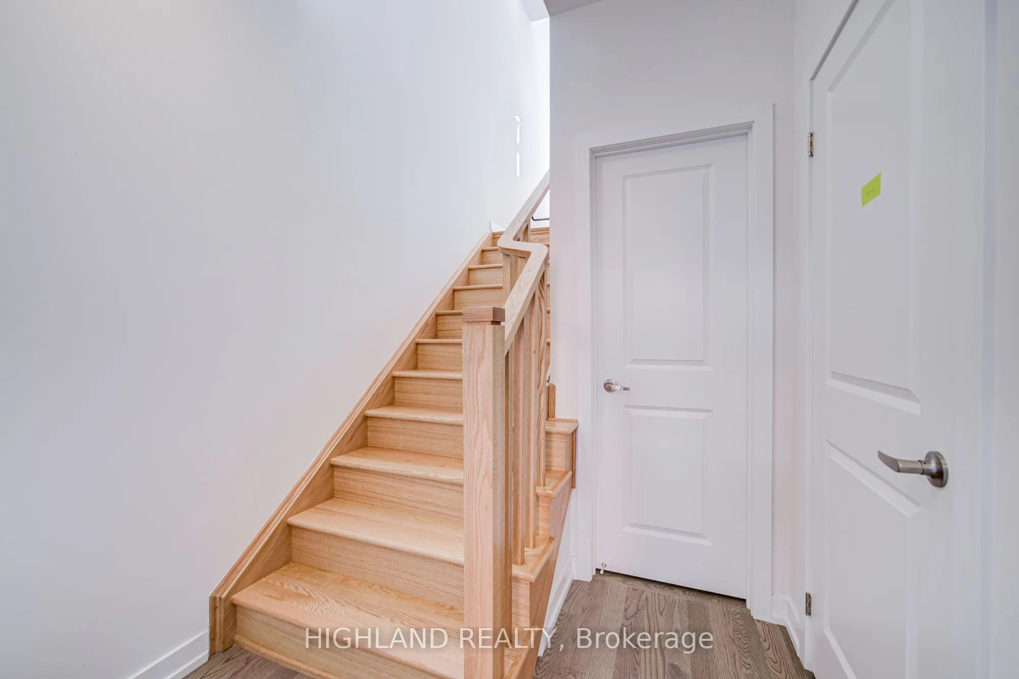 1174 Dartmouth Crescent