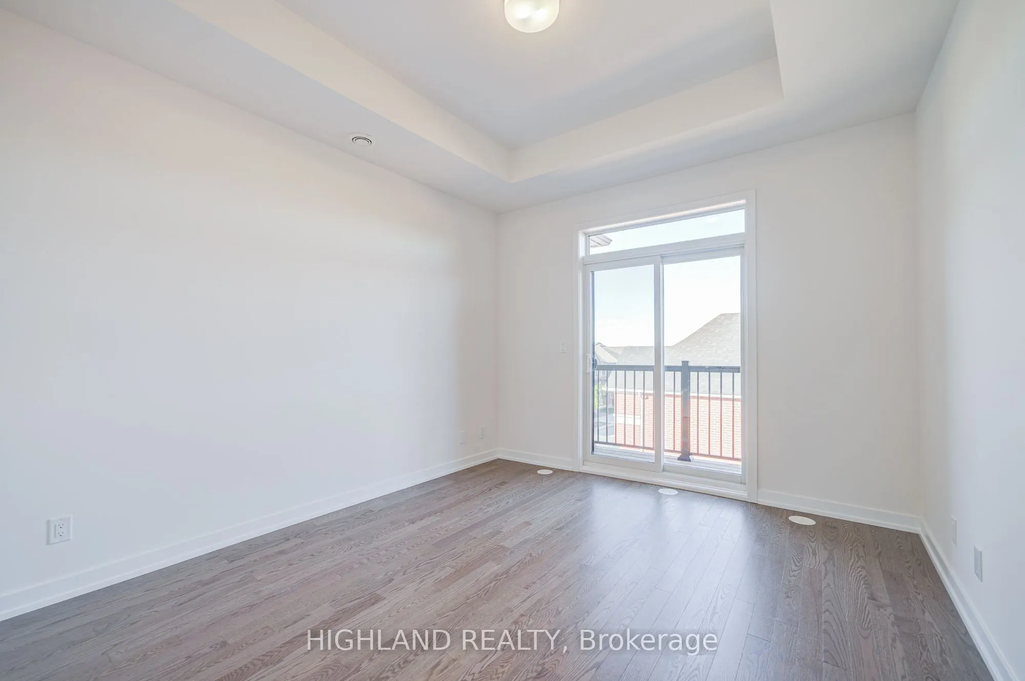 1174 Dartmouth Crescent