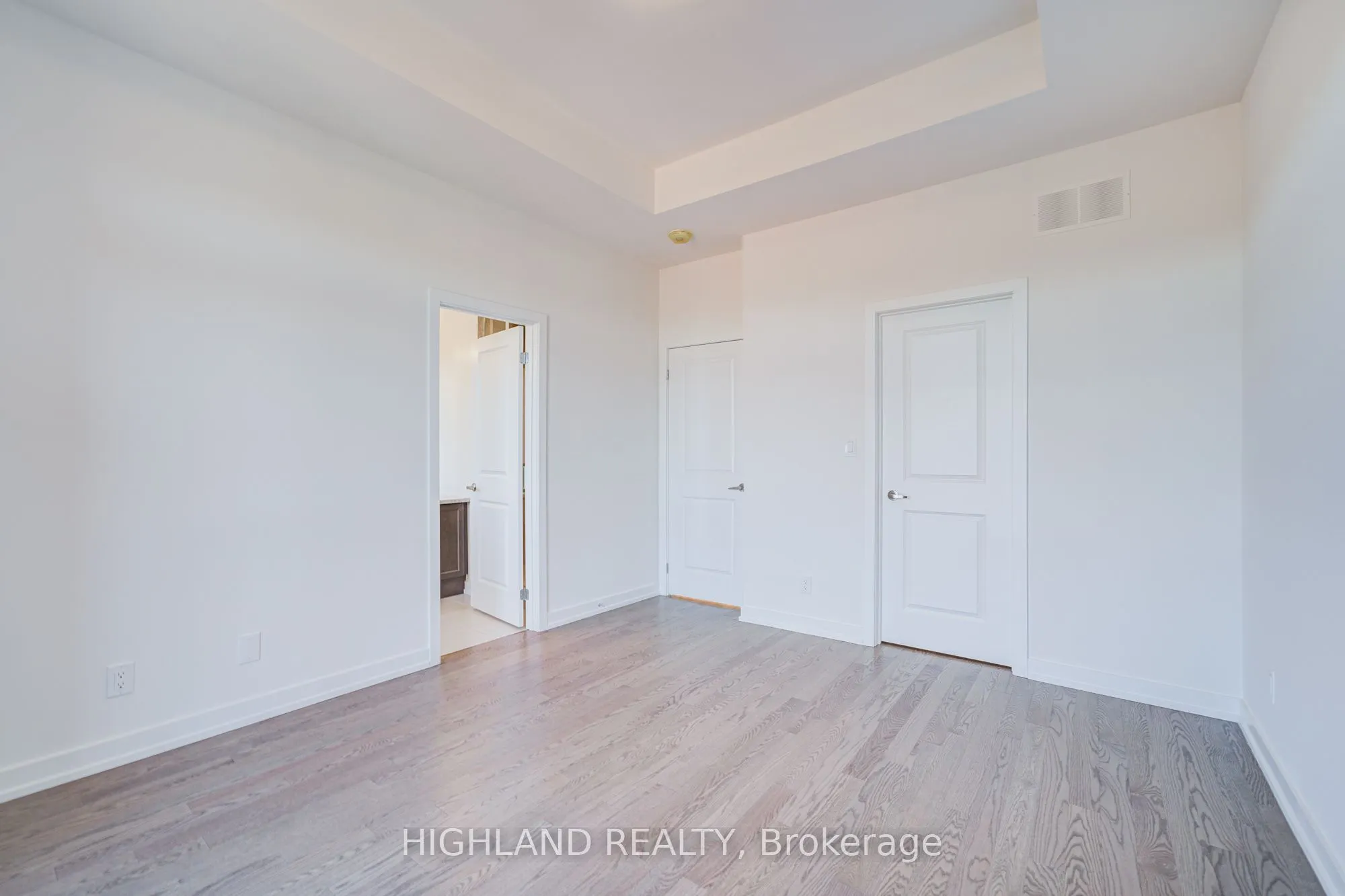 1174 Dartmouth Crescent