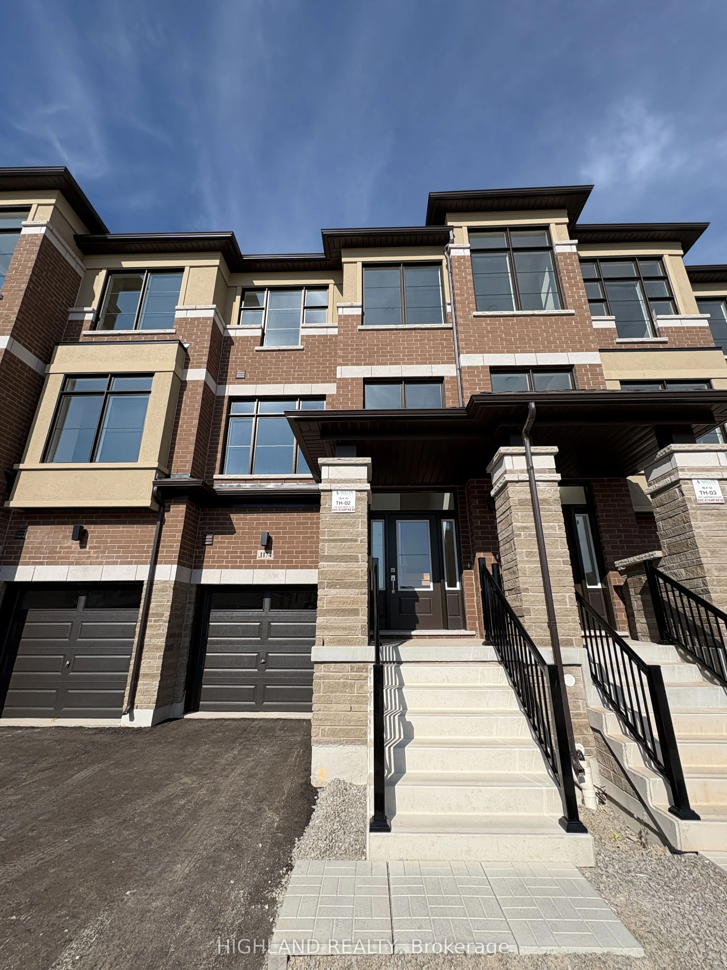 1174 Dartmouth Crescent