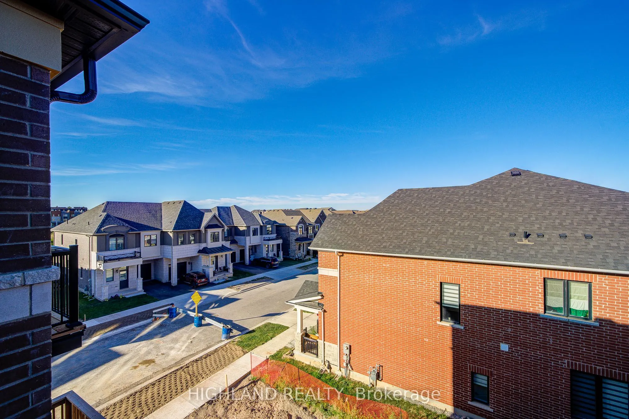 1174 Dartmouth Crescent