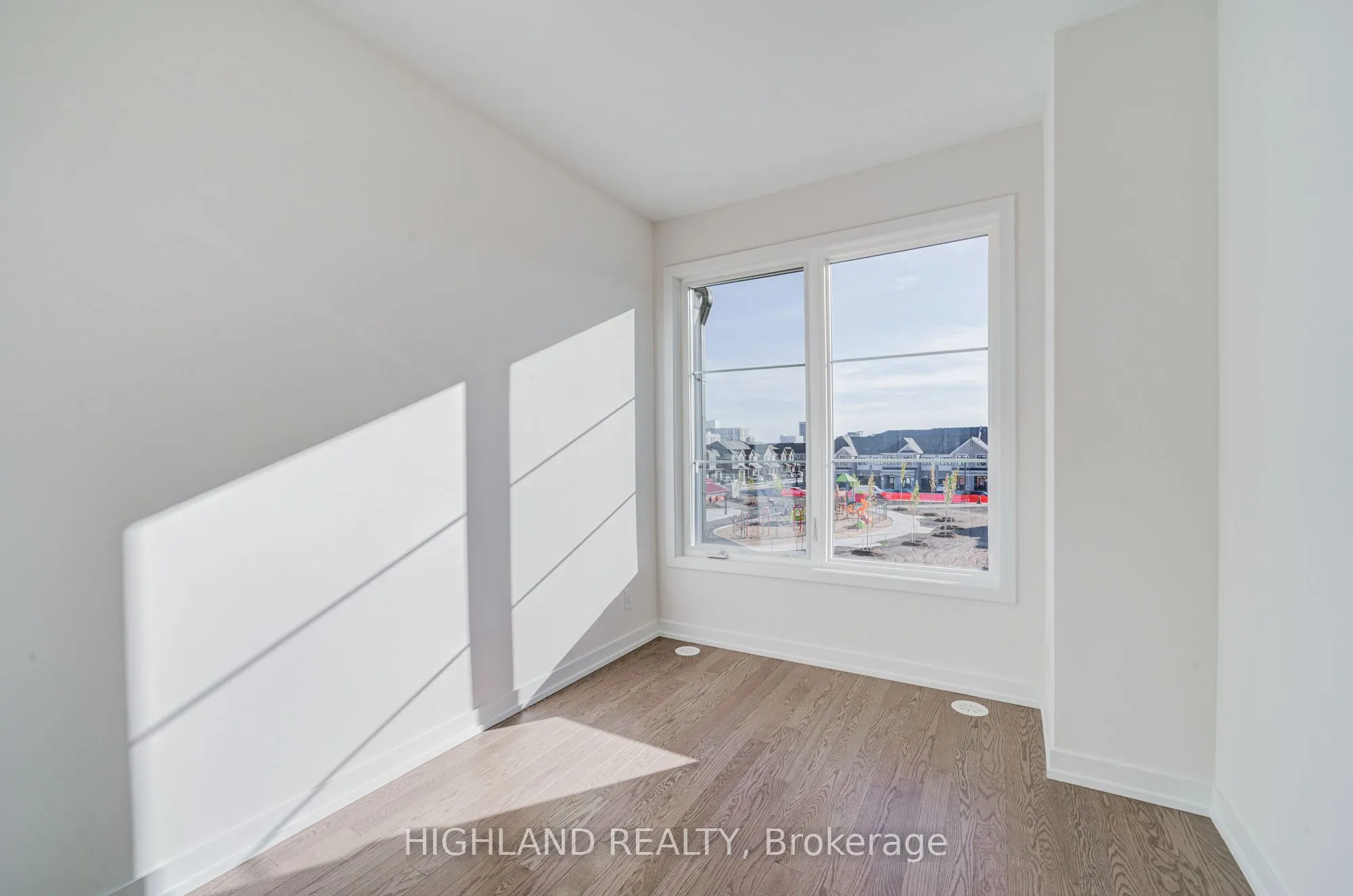 1174 Dartmouth Crescent