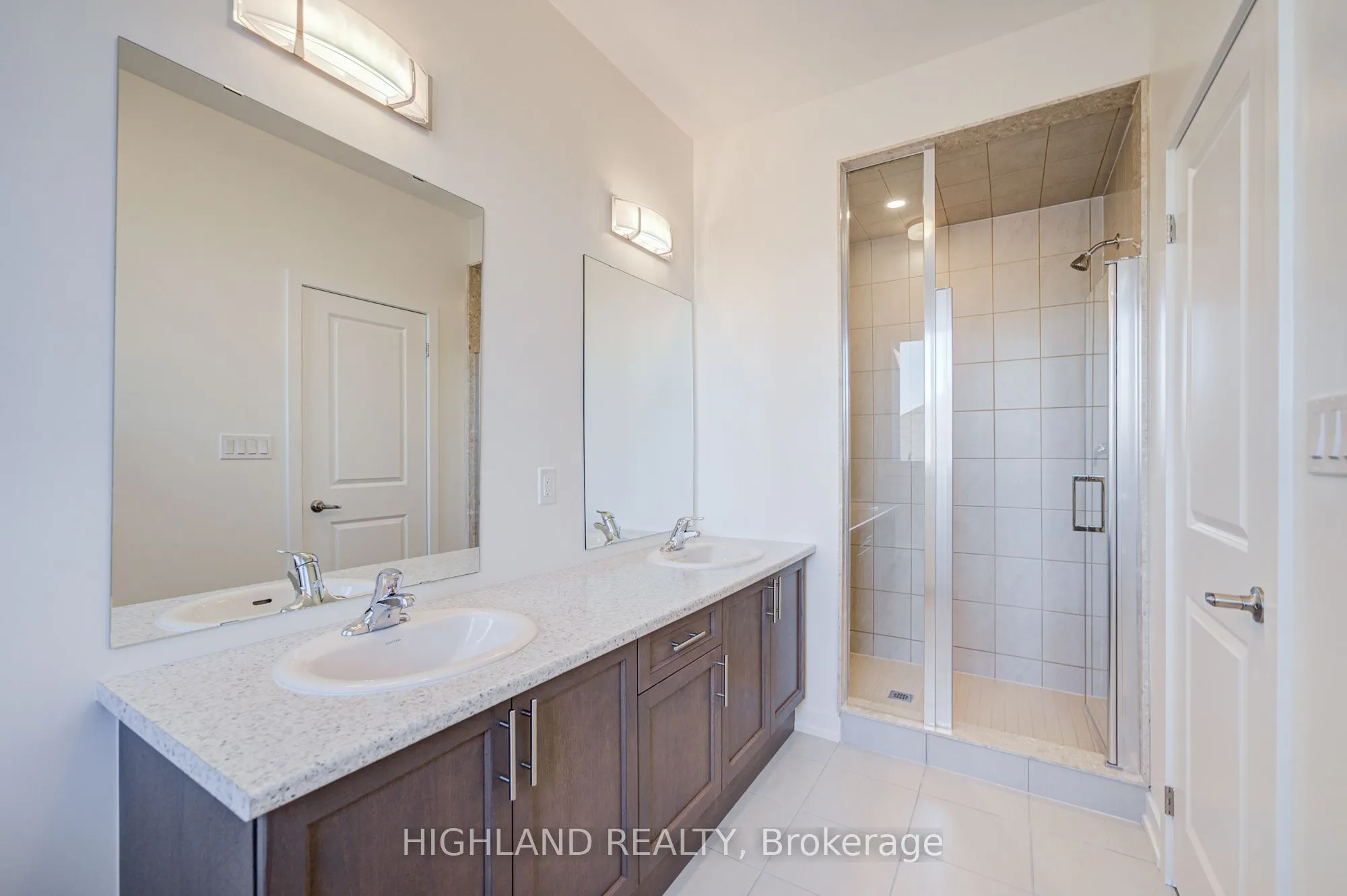 1174 Dartmouth Crescent