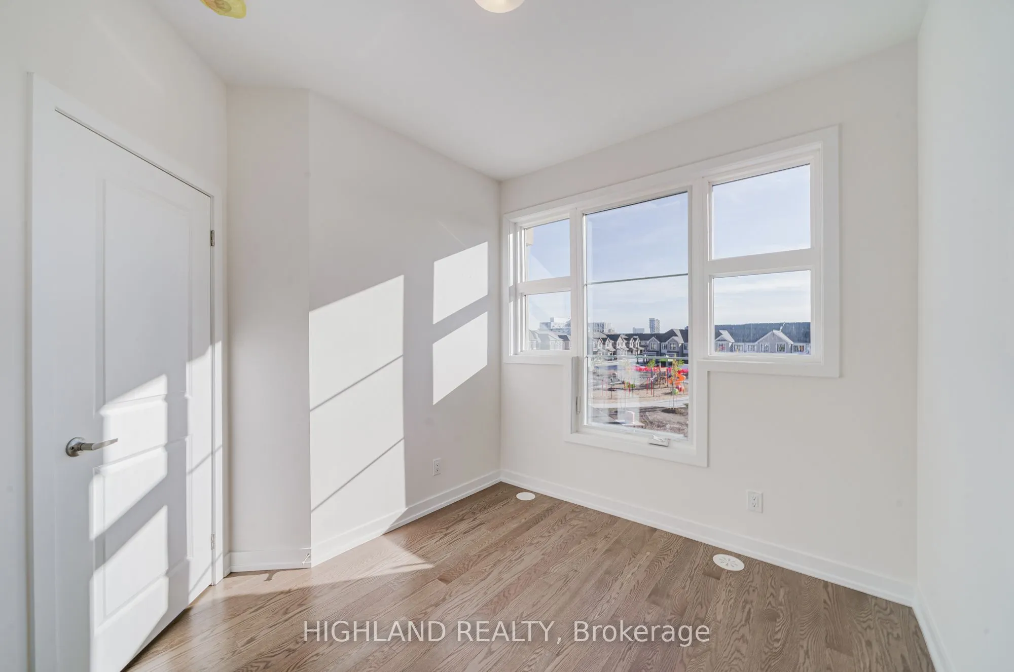 1174 Dartmouth Crescent