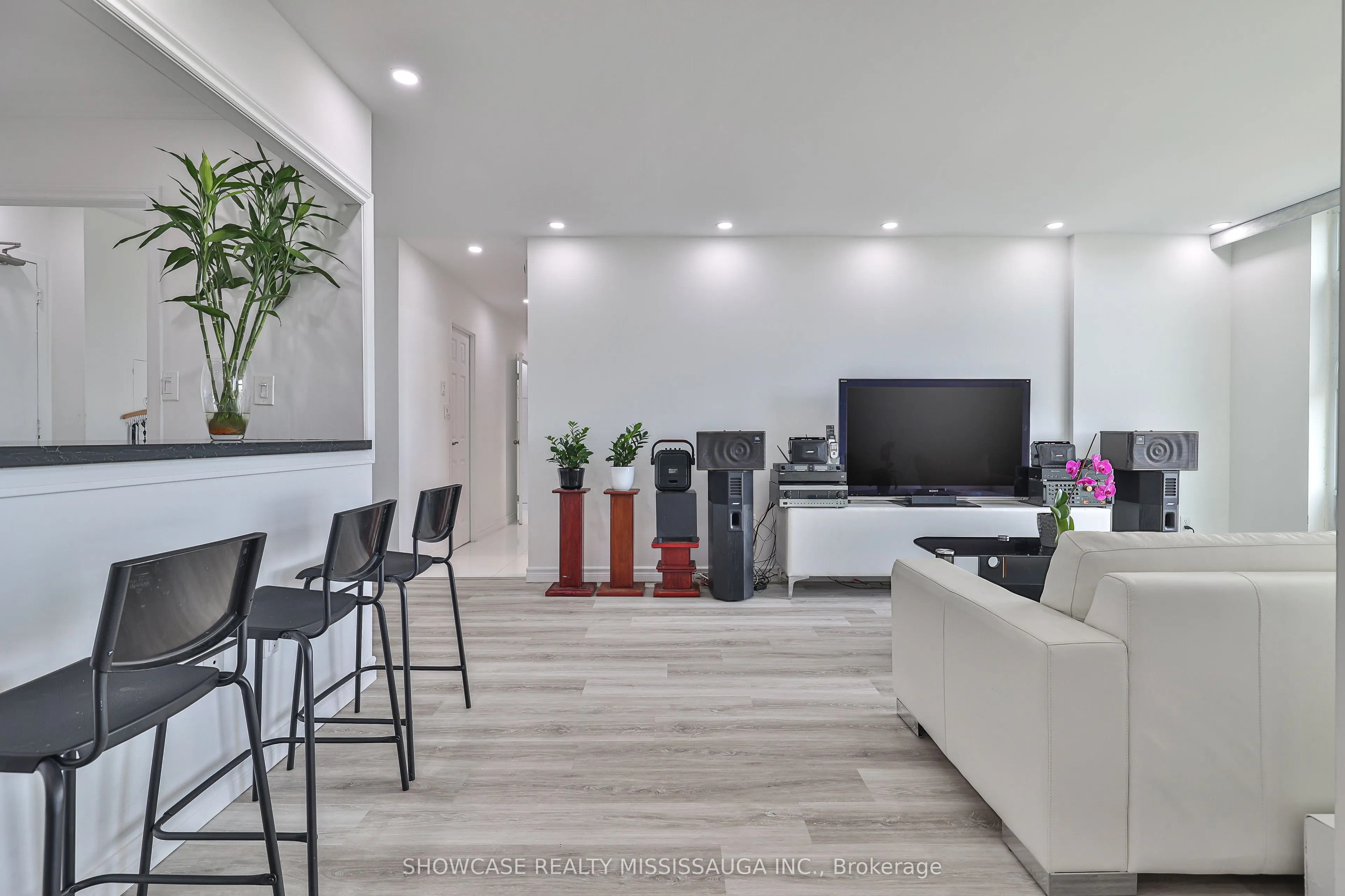 345 Driftwood Avenue, #1208