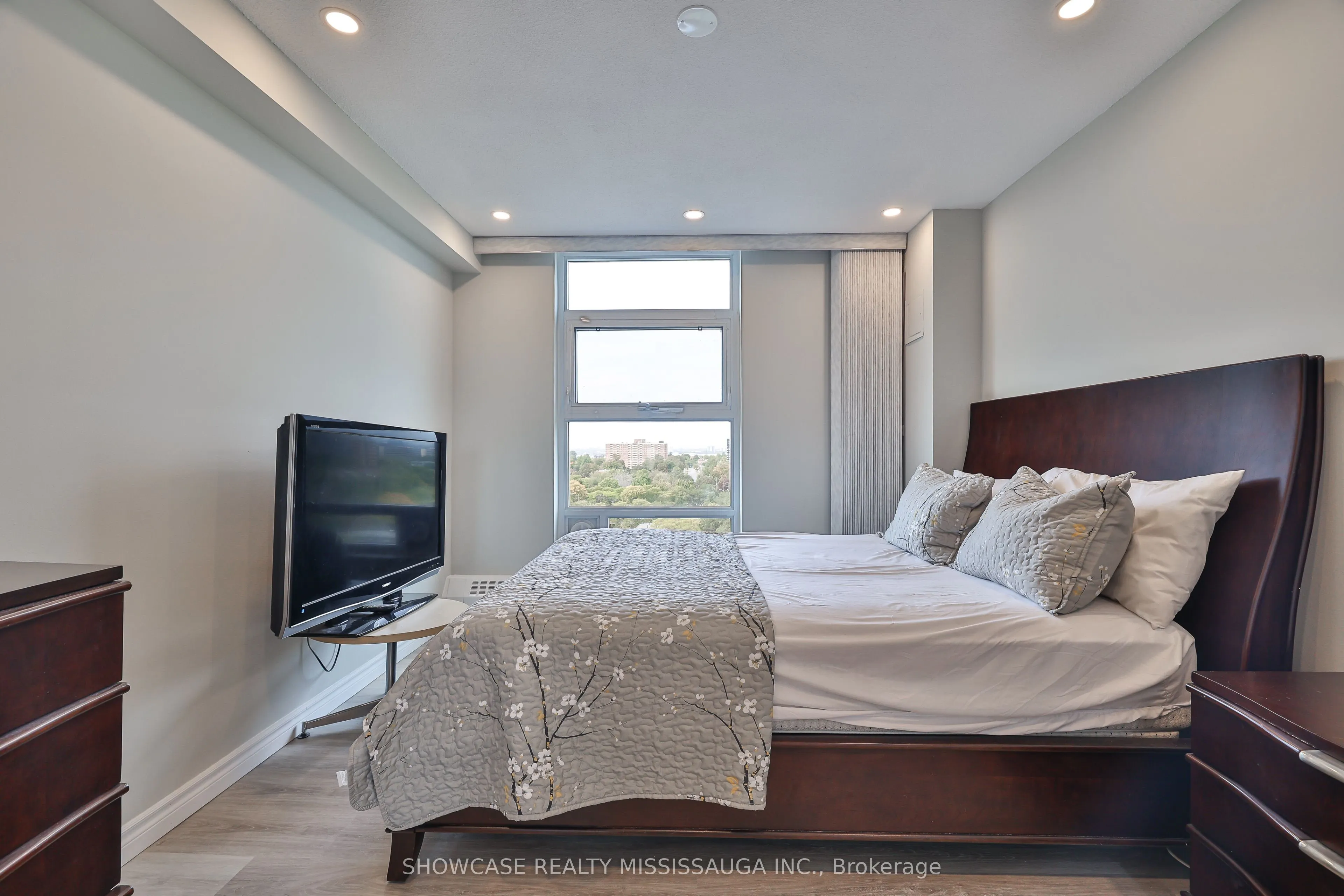 345 Driftwood Avenue, #1208