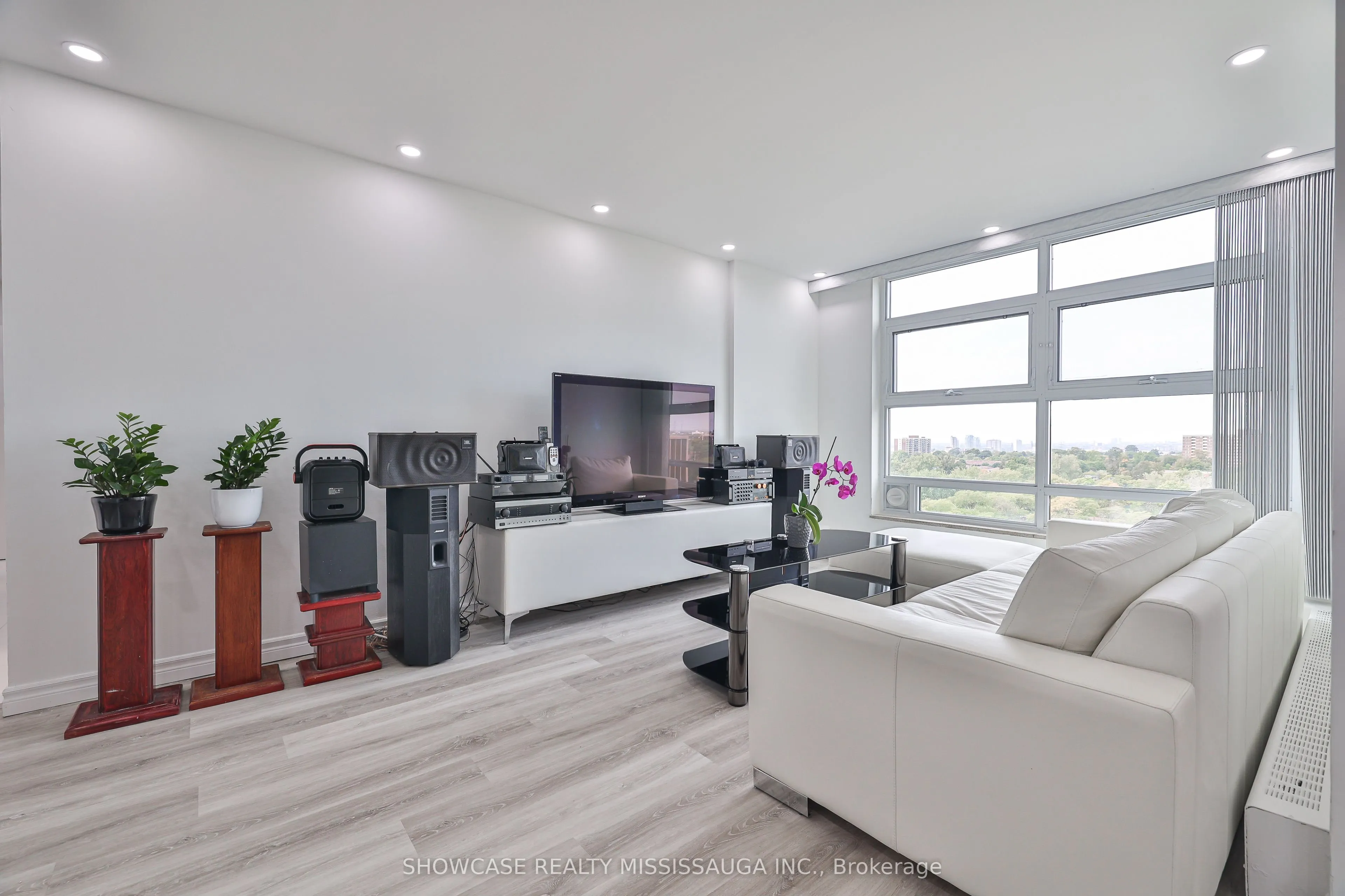 345 Driftwood Avenue, #1208