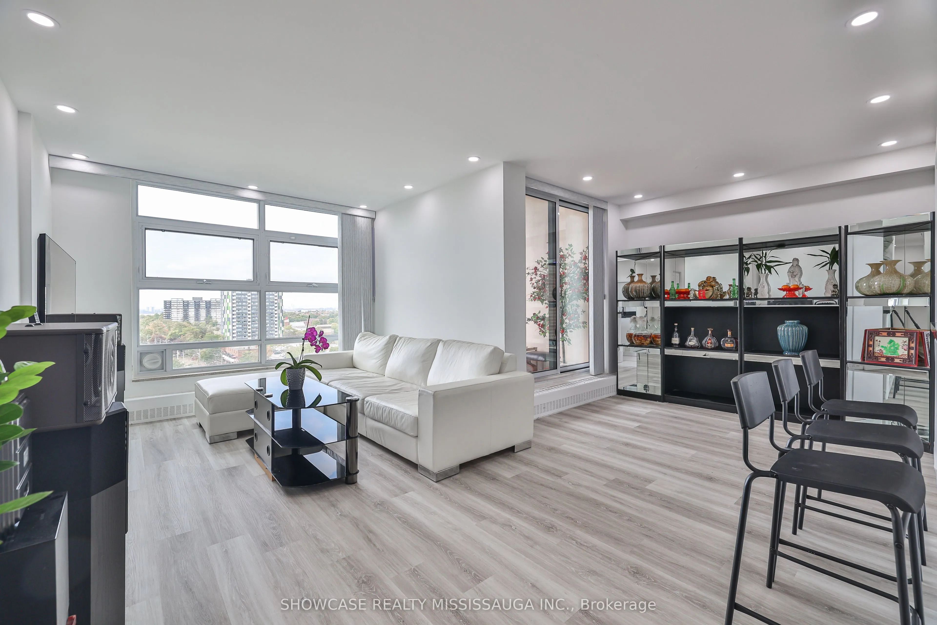 345 Driftwood Avenue, #1208