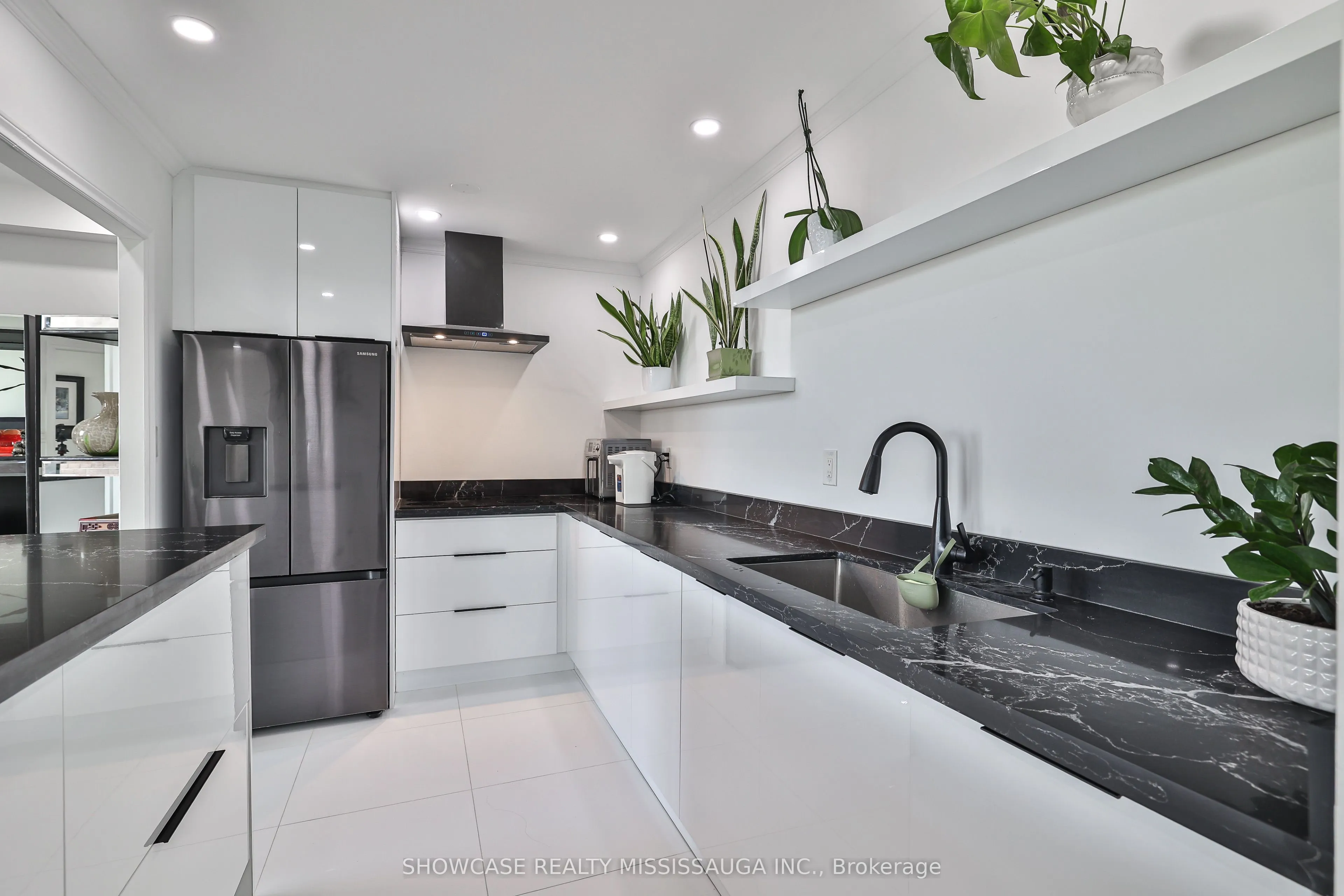 345 Driftwood Avenue, #1208