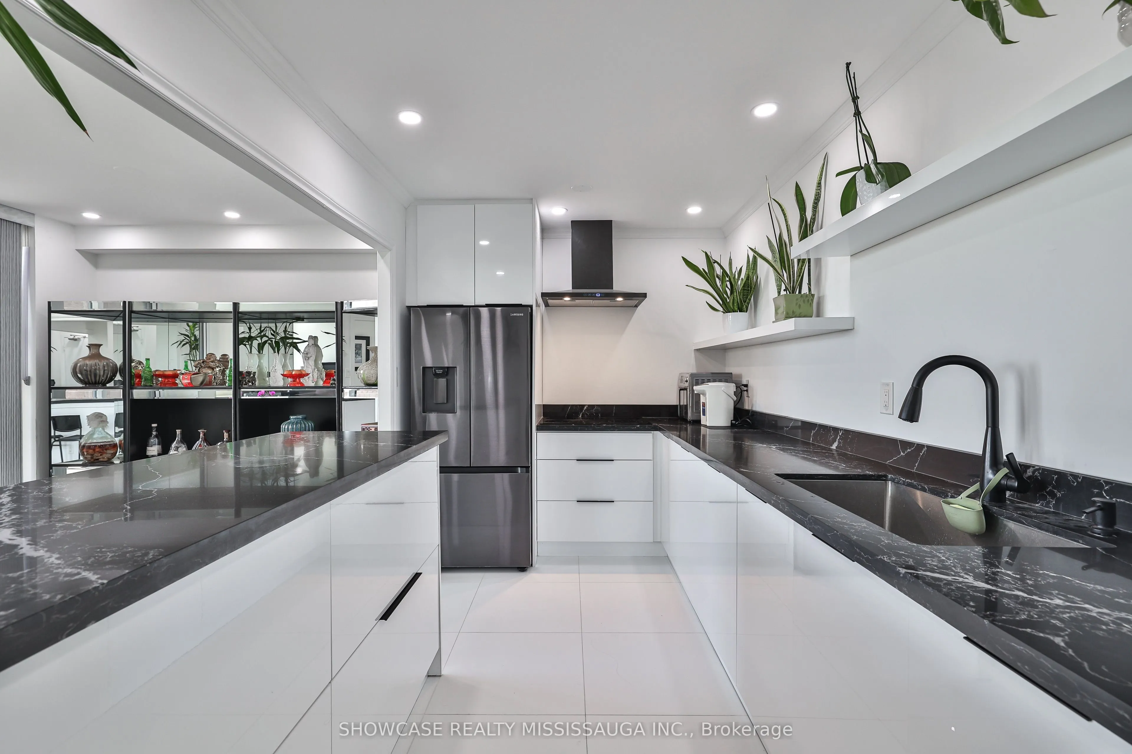 345 Driftwood Avenue, #1208