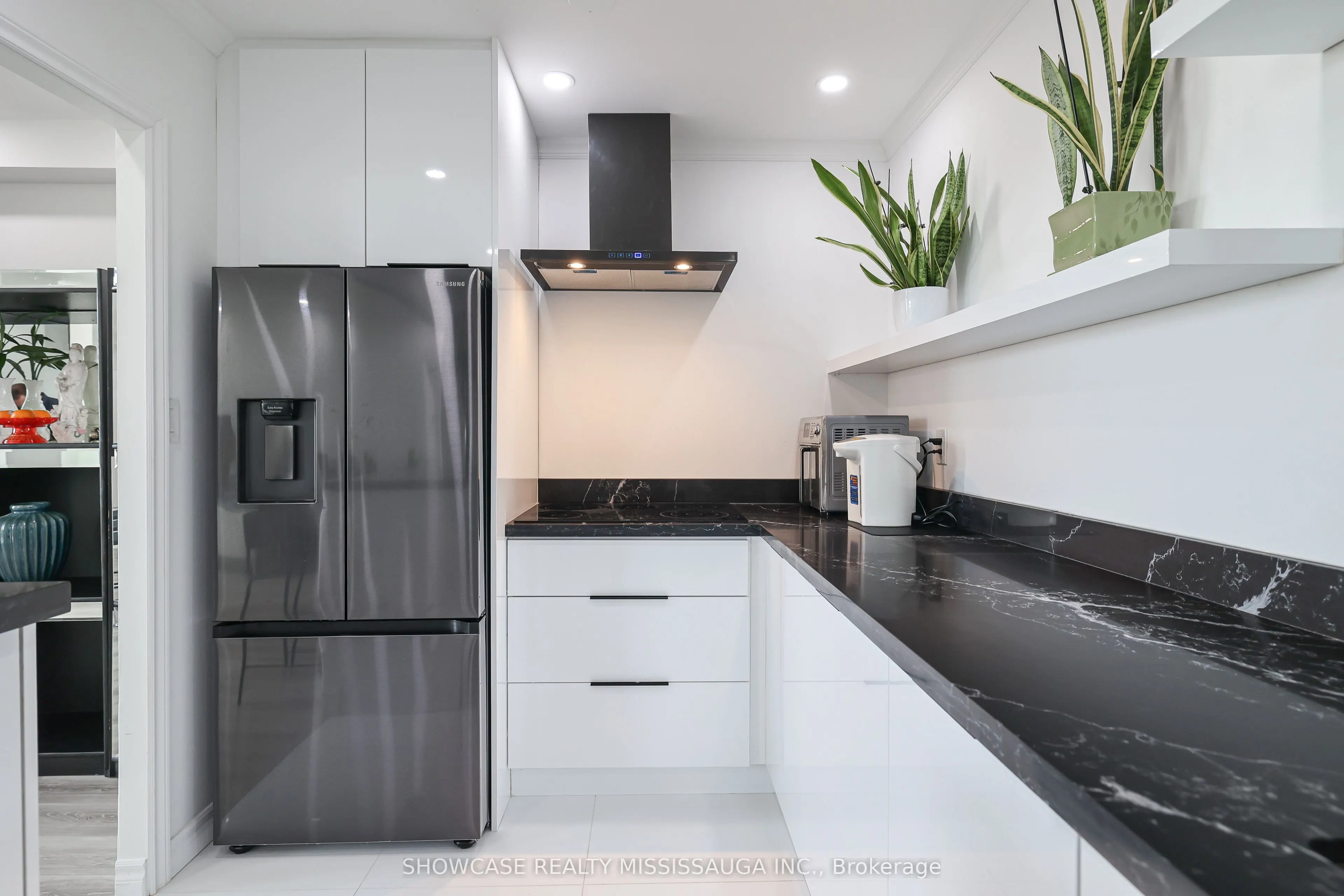 345 Driftwood Avenue, #1208