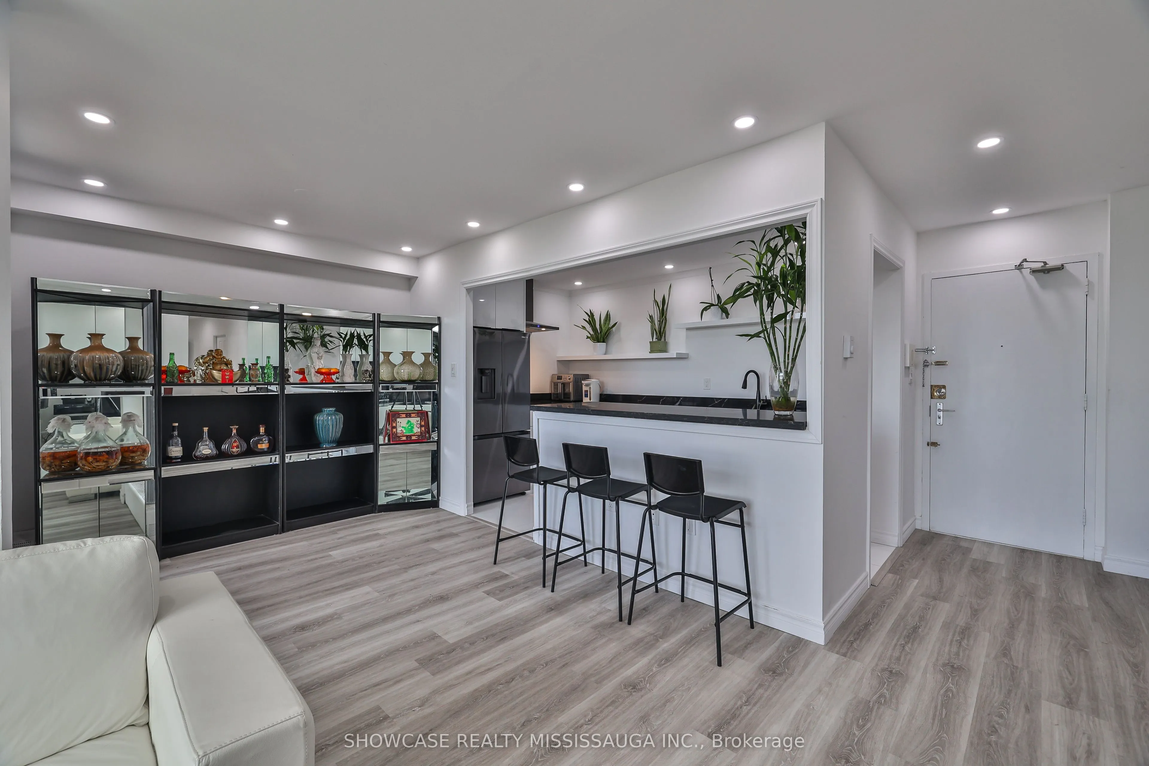 345 Driftwood Avenue, #1208