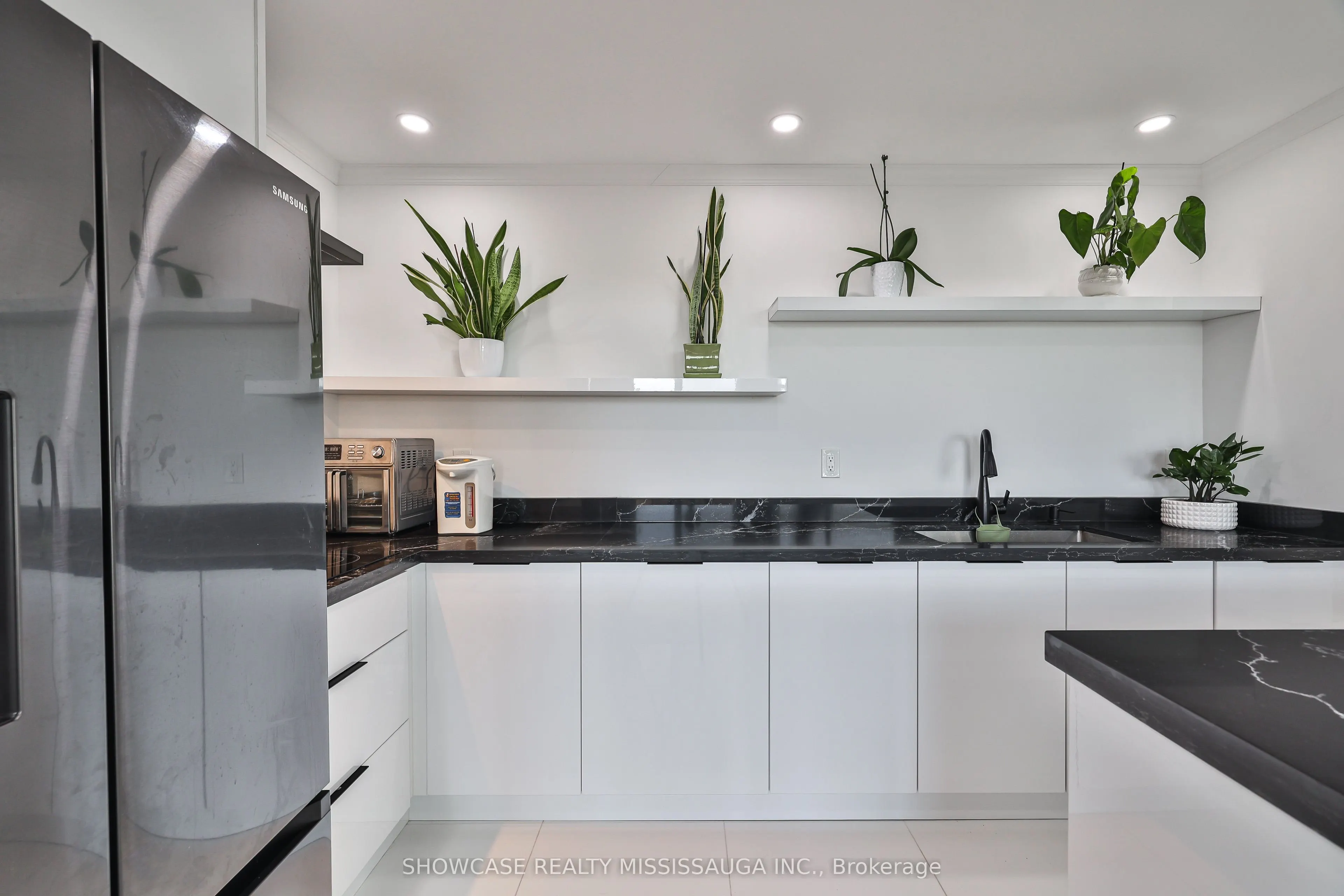 345 Driftwood Avenue, #1208